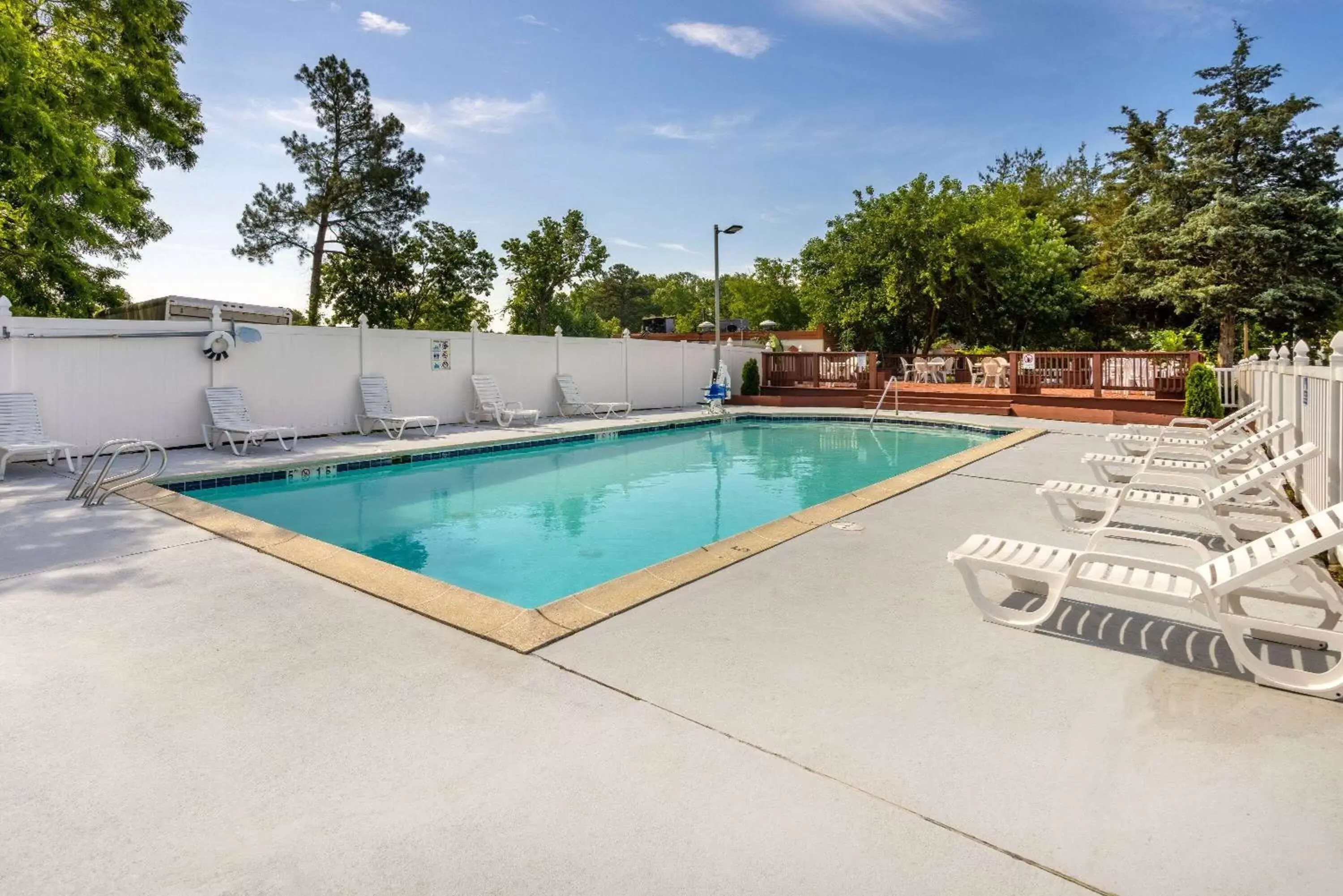 Pool view in Super 8 by Wyndham Williamsburg/Historic Area Pool view in Super 8 by Wyndham Williamsburg/Historic Area