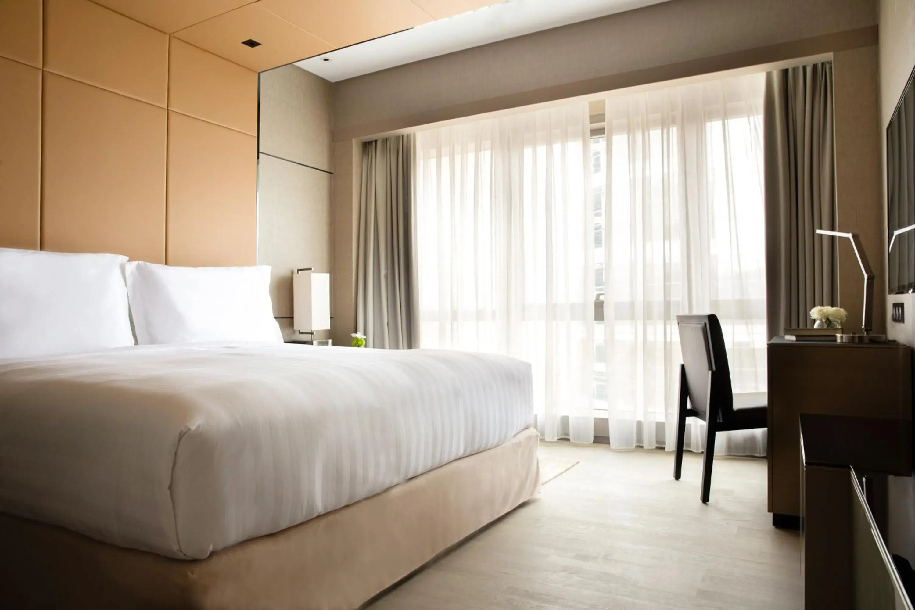 Bed in Jumeirah Living Guangzhou - Complimentary Shuttle Bus to Canton Fair Complex during Canton Fair period