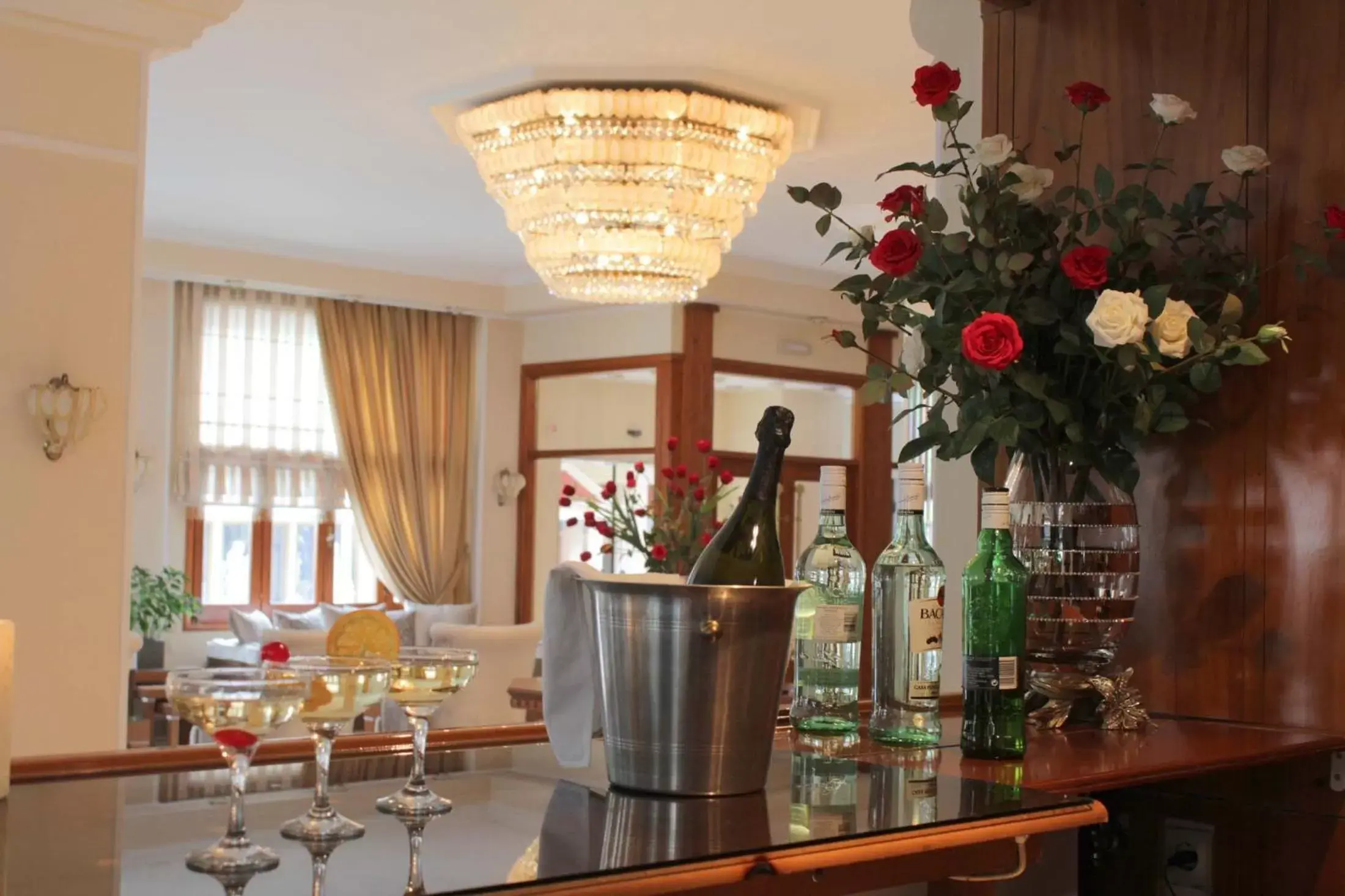 Lounge or bar, Restaurant/Places to Eat in Famissi Hotel