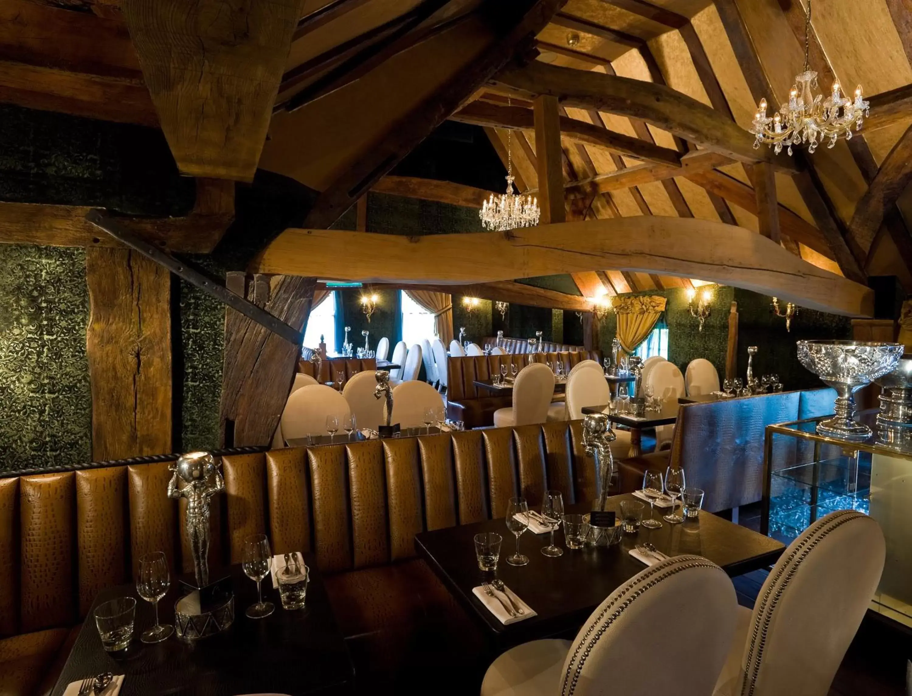 Restaurant/Places to Eat in Crazy Bear Beaconsfield
