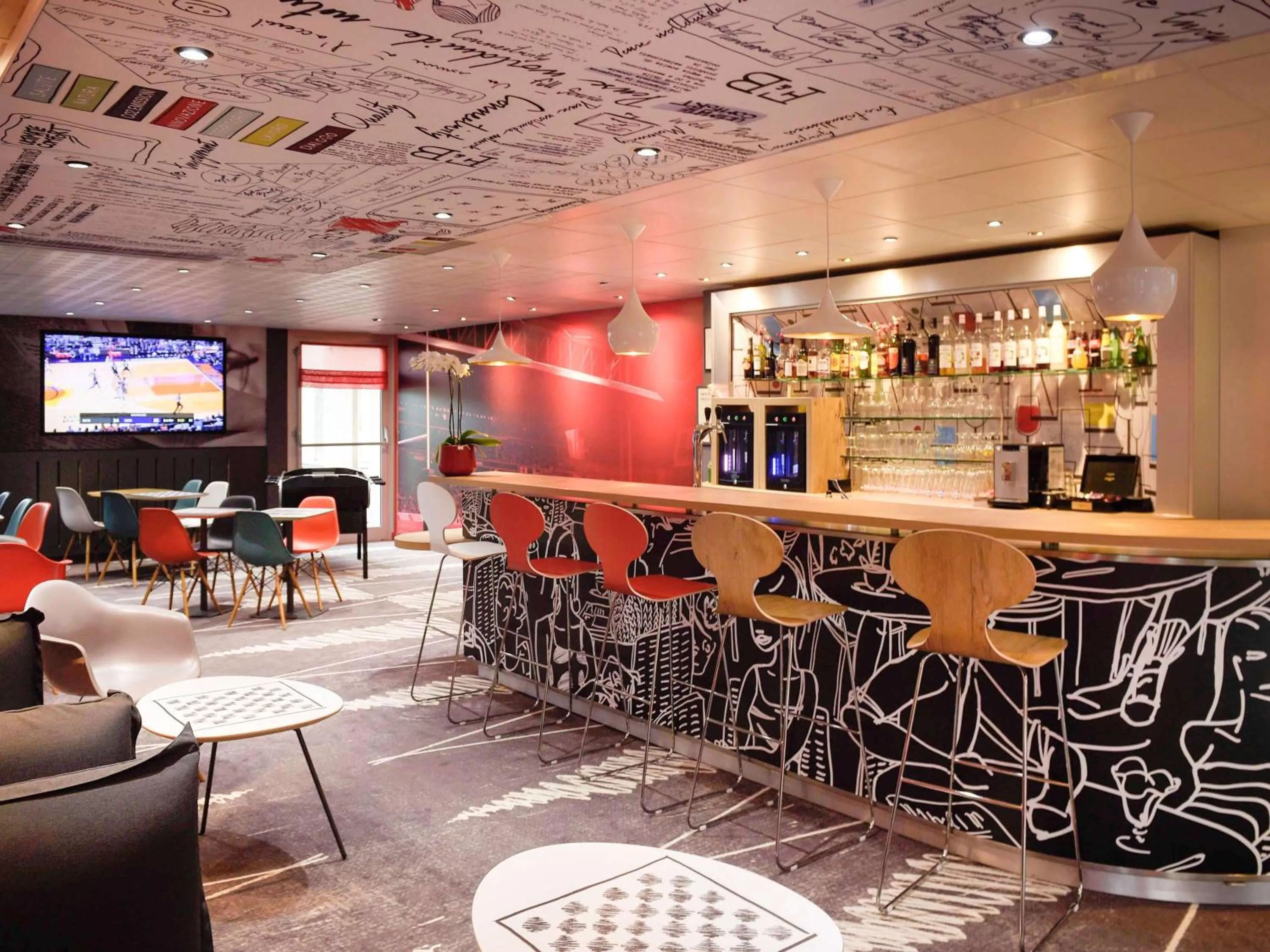 Lounge or bar in ibis Lyon Gerland Merieux