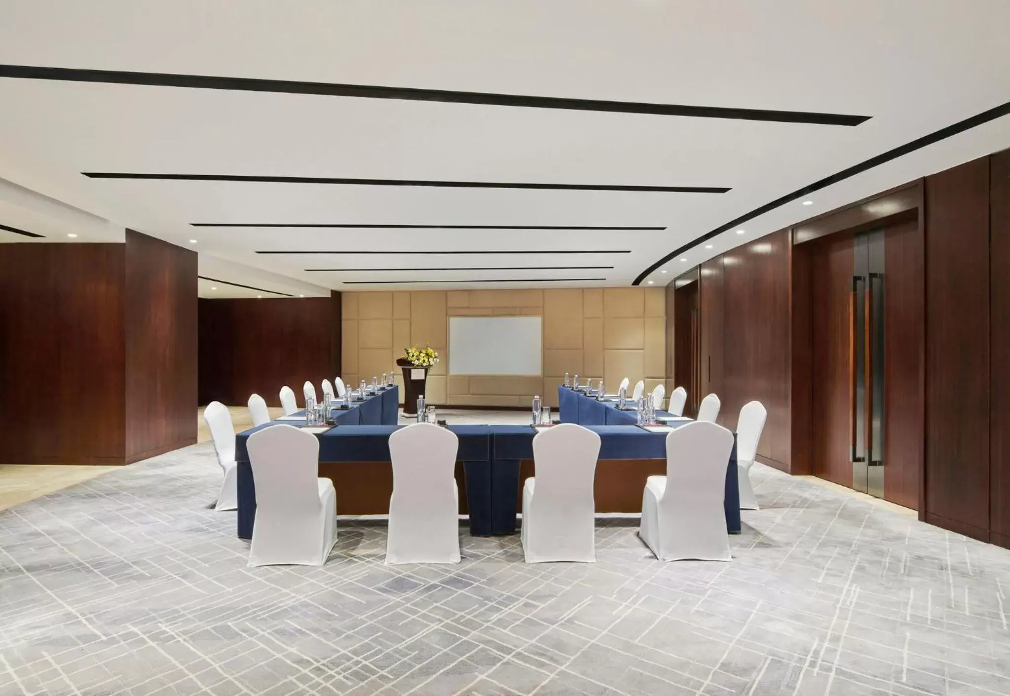 Meeting/conference room in Crowne Plaza Zhuhai City Center, an IHG Hotel