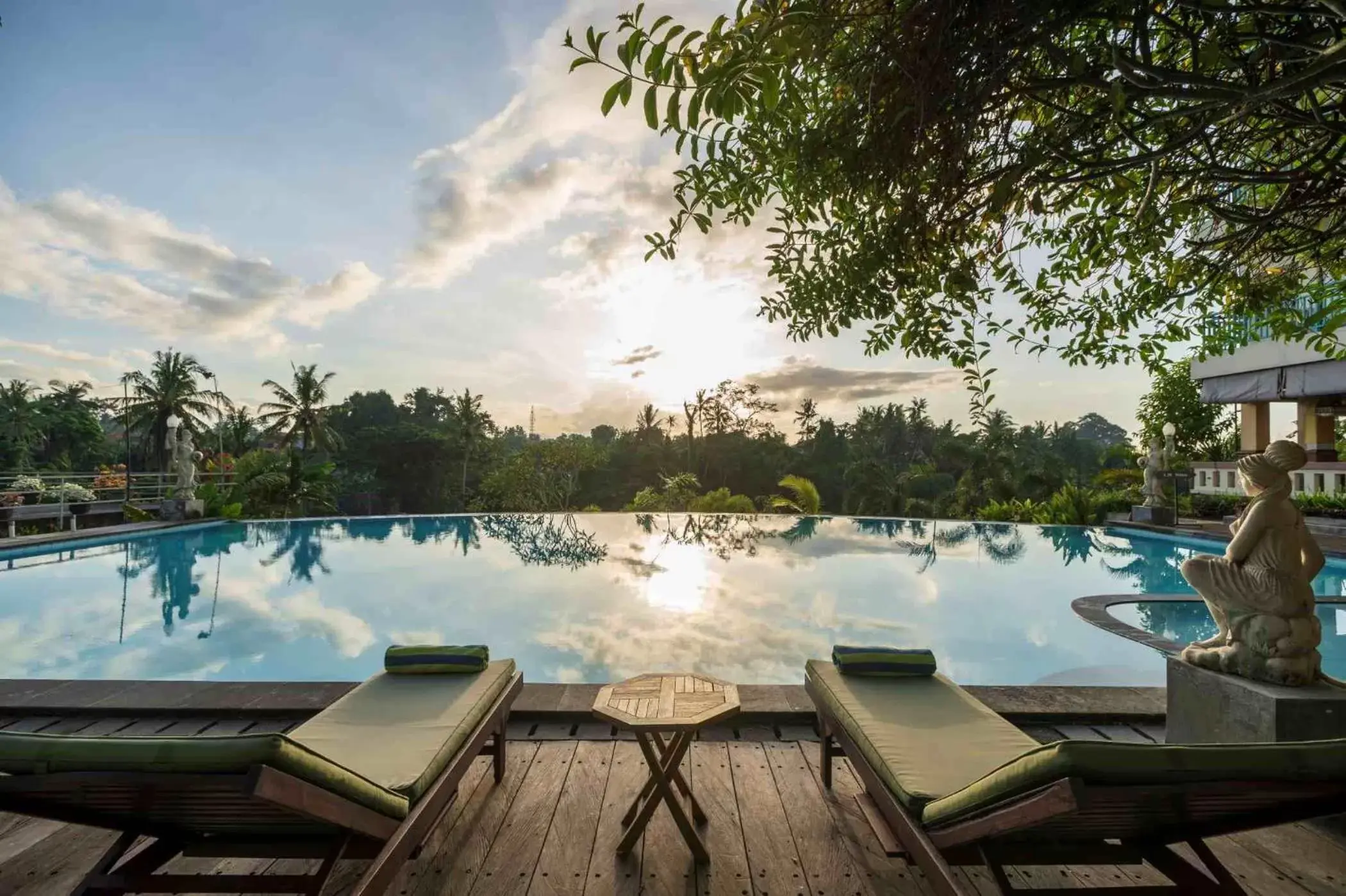 Swimming Pool in Amatara Royal Ganesha