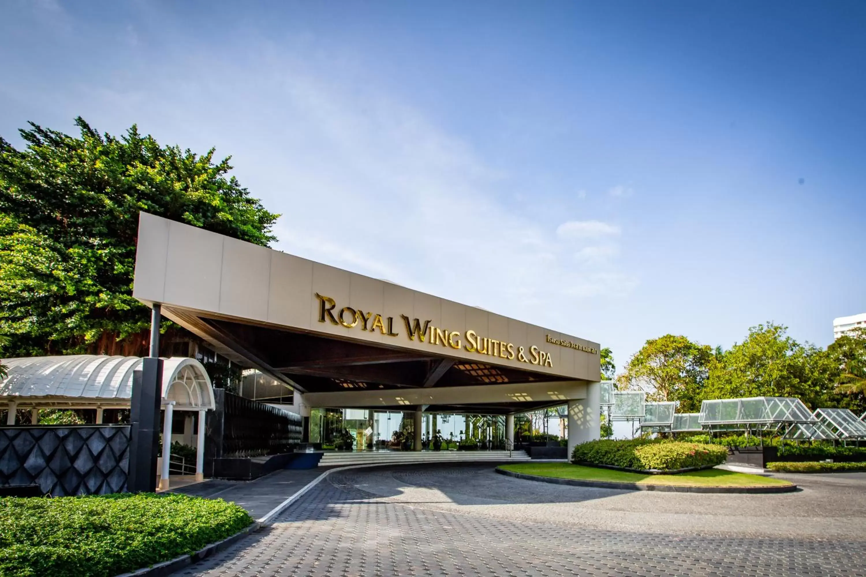 Property Building in Royal Wing Suites & Spa Pattaya