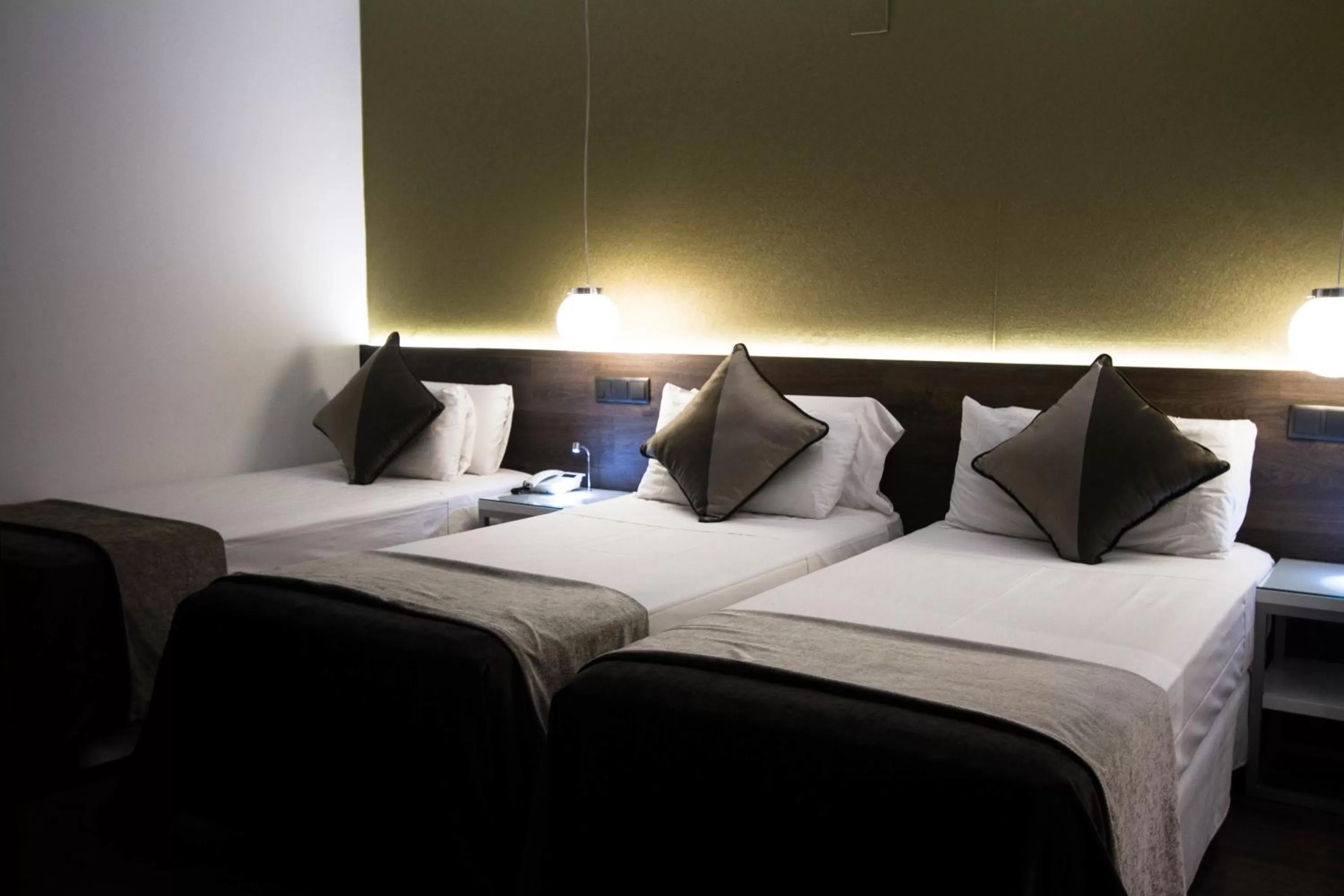 Bedroom, Bed in Moderno