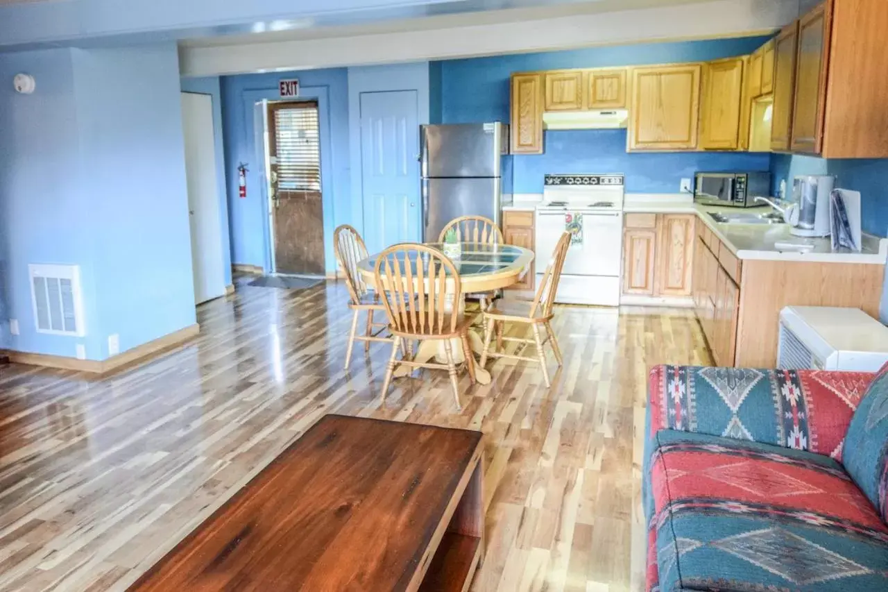 Kitchen/Kitchenette in Brown & Hawkins Historical Apartments