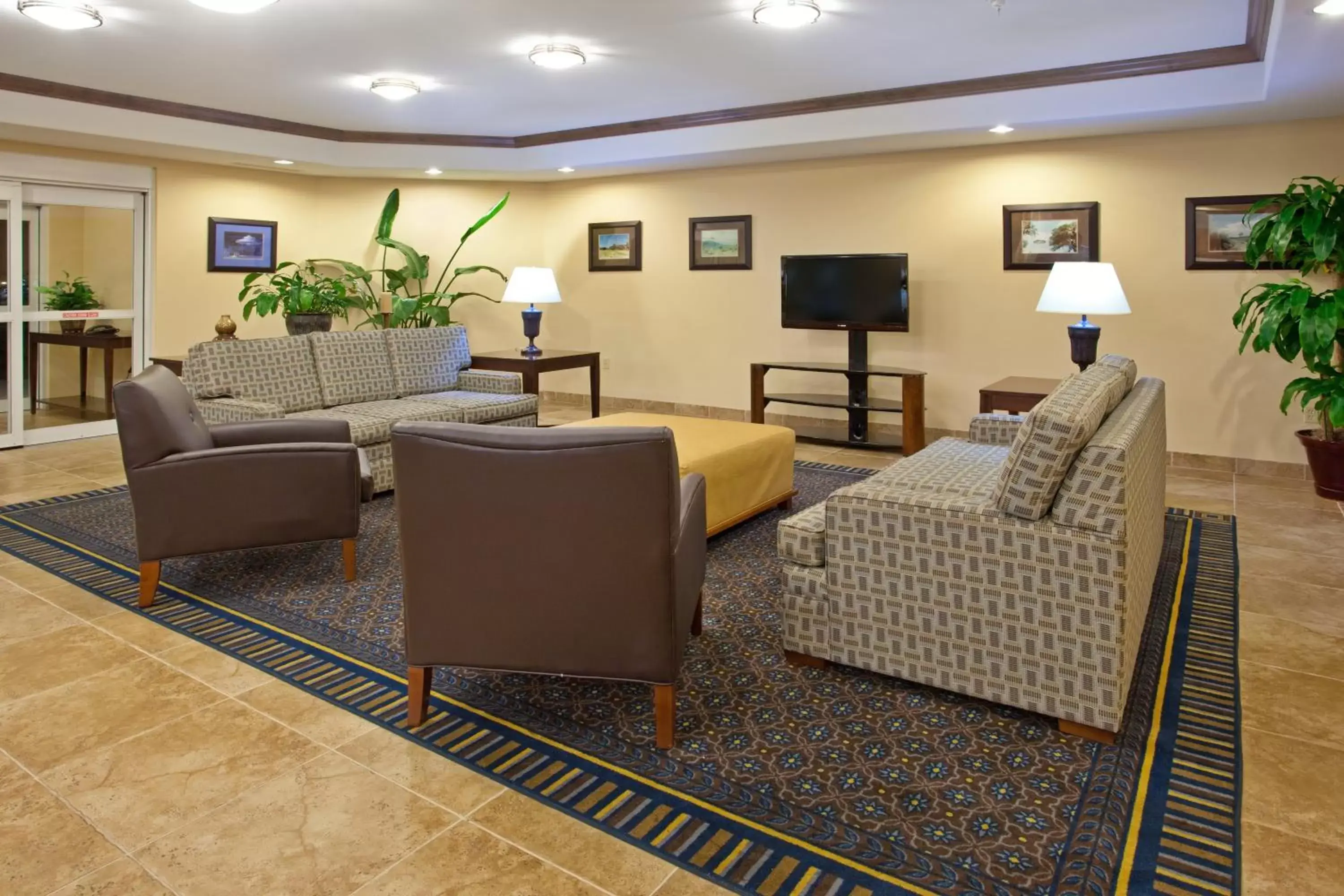 Property building, Lobby/Reception in Candlewood Suites Roswell, an IHG Hotel