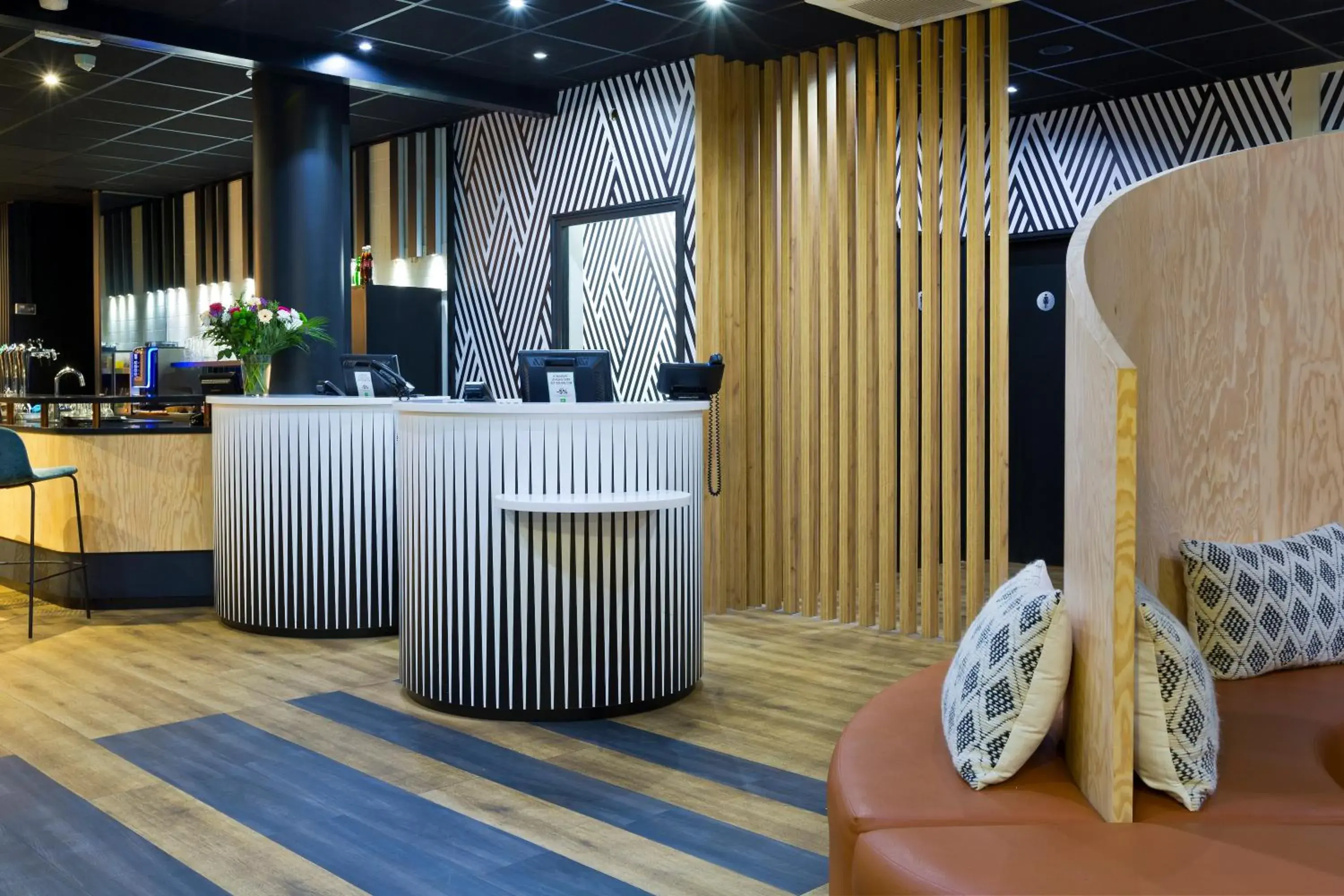 Lobby or reception in ibis Styles Massy Opéra Lobby or reception in ibis Styles Massy Opéra
