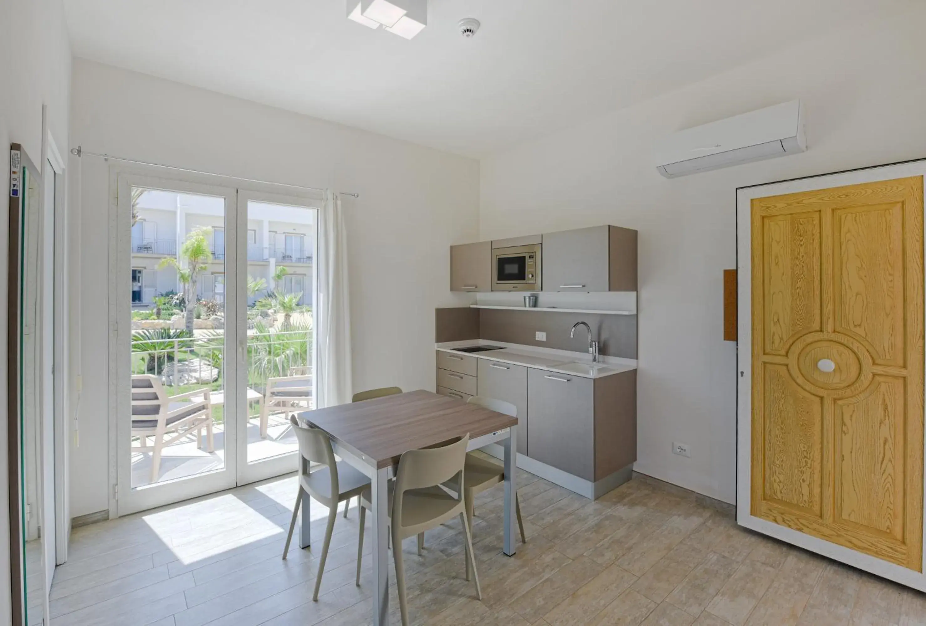 Kitchen/Kitchenette in La Blanca Resort & Spa