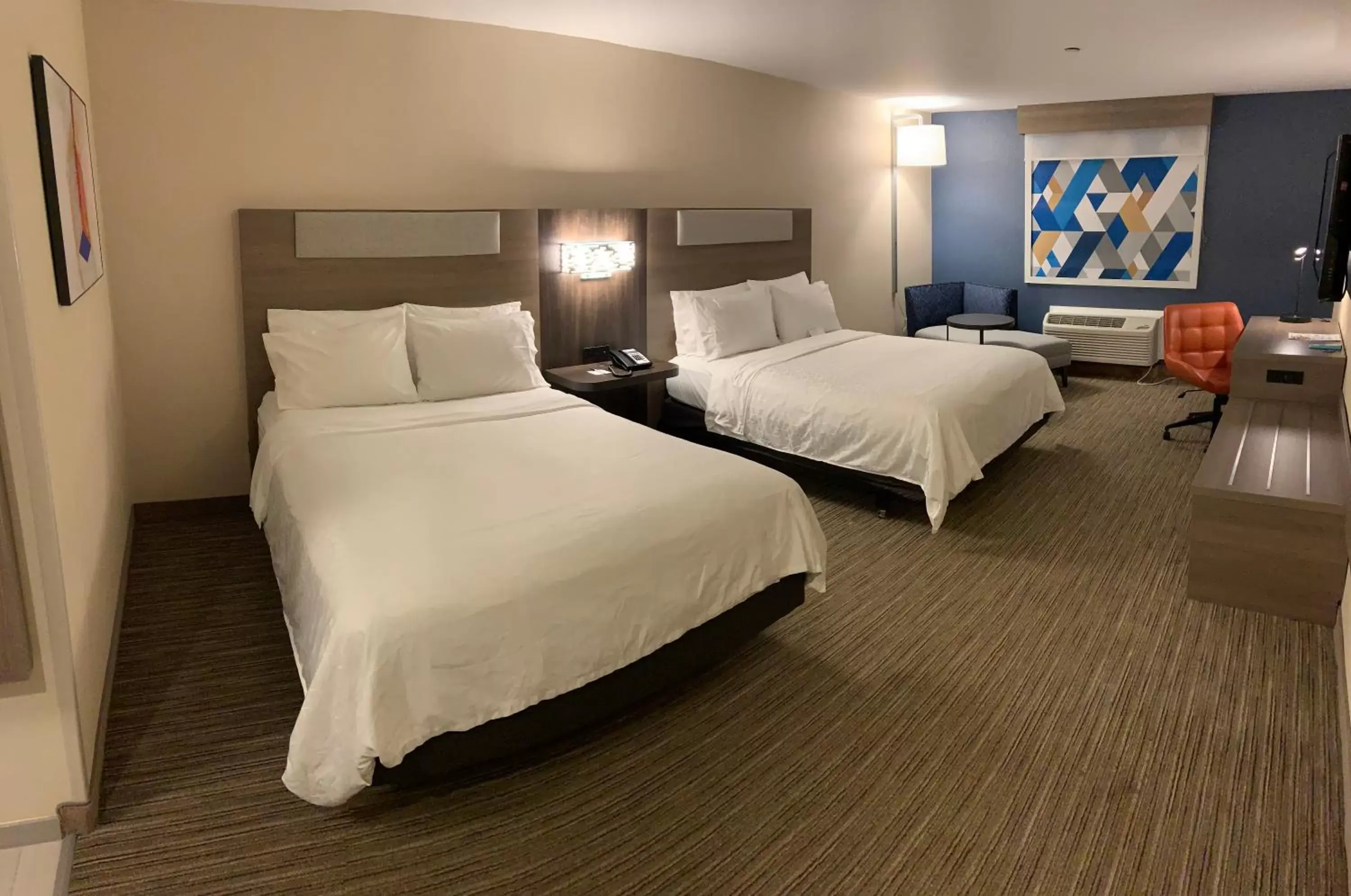 Bed in Holiday Inn Express Hotel & Suites Hermosa Beach, an IHG Hotel