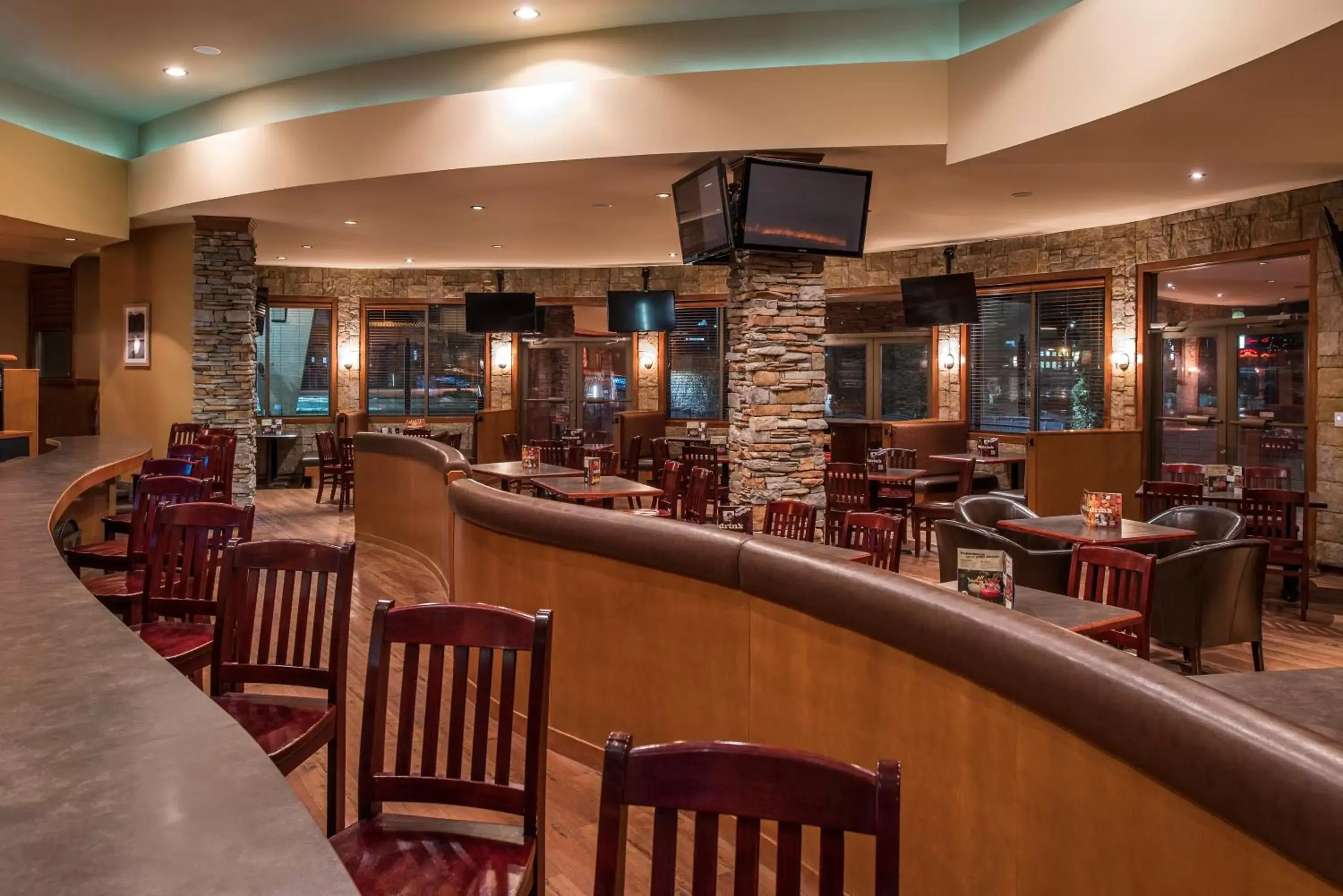 Restaurant/Places to Eat in Holiday Inn Lethbridge, an IHG Hotel