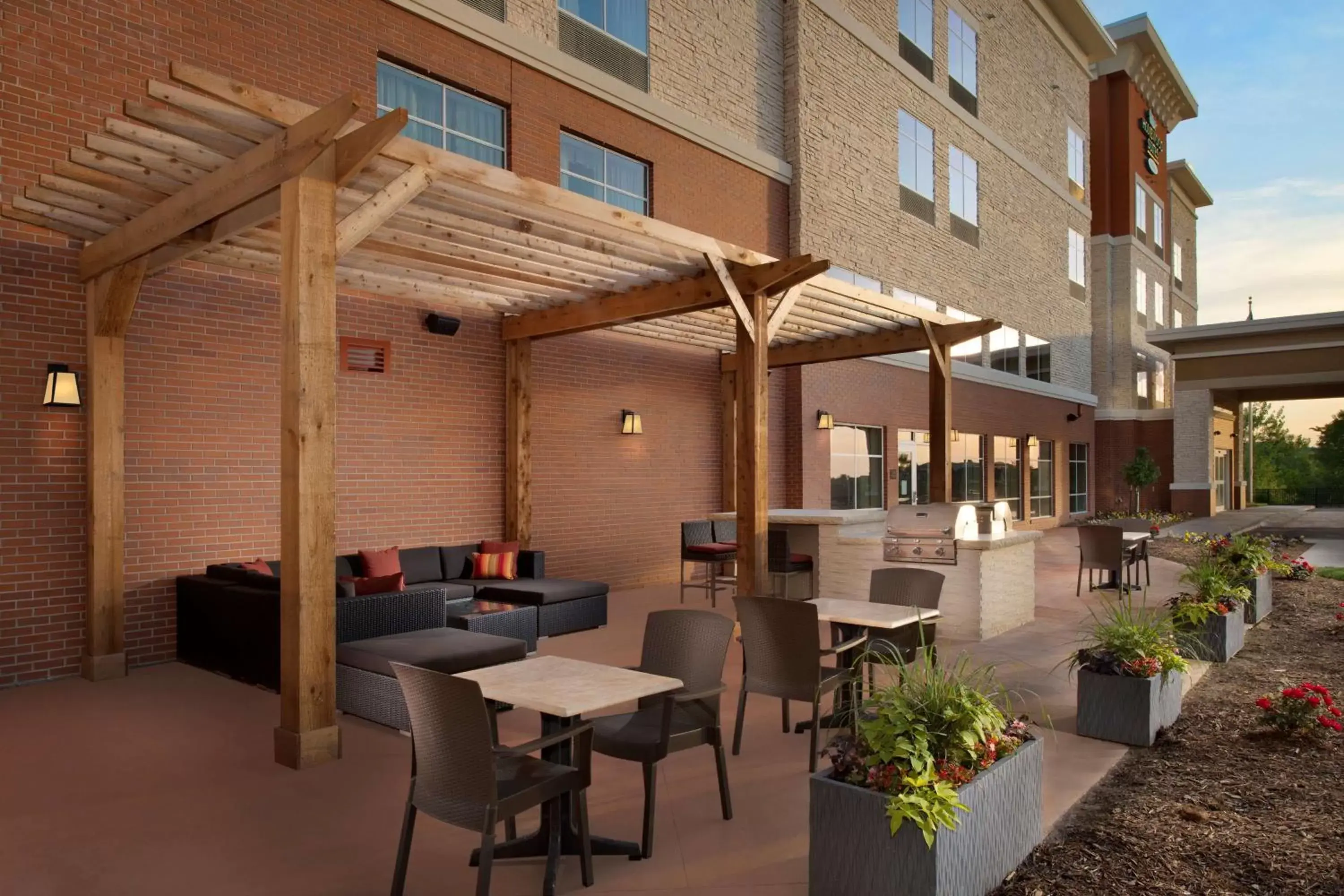 Patio in Homewood Suites By Hilton Kansas City Speedway