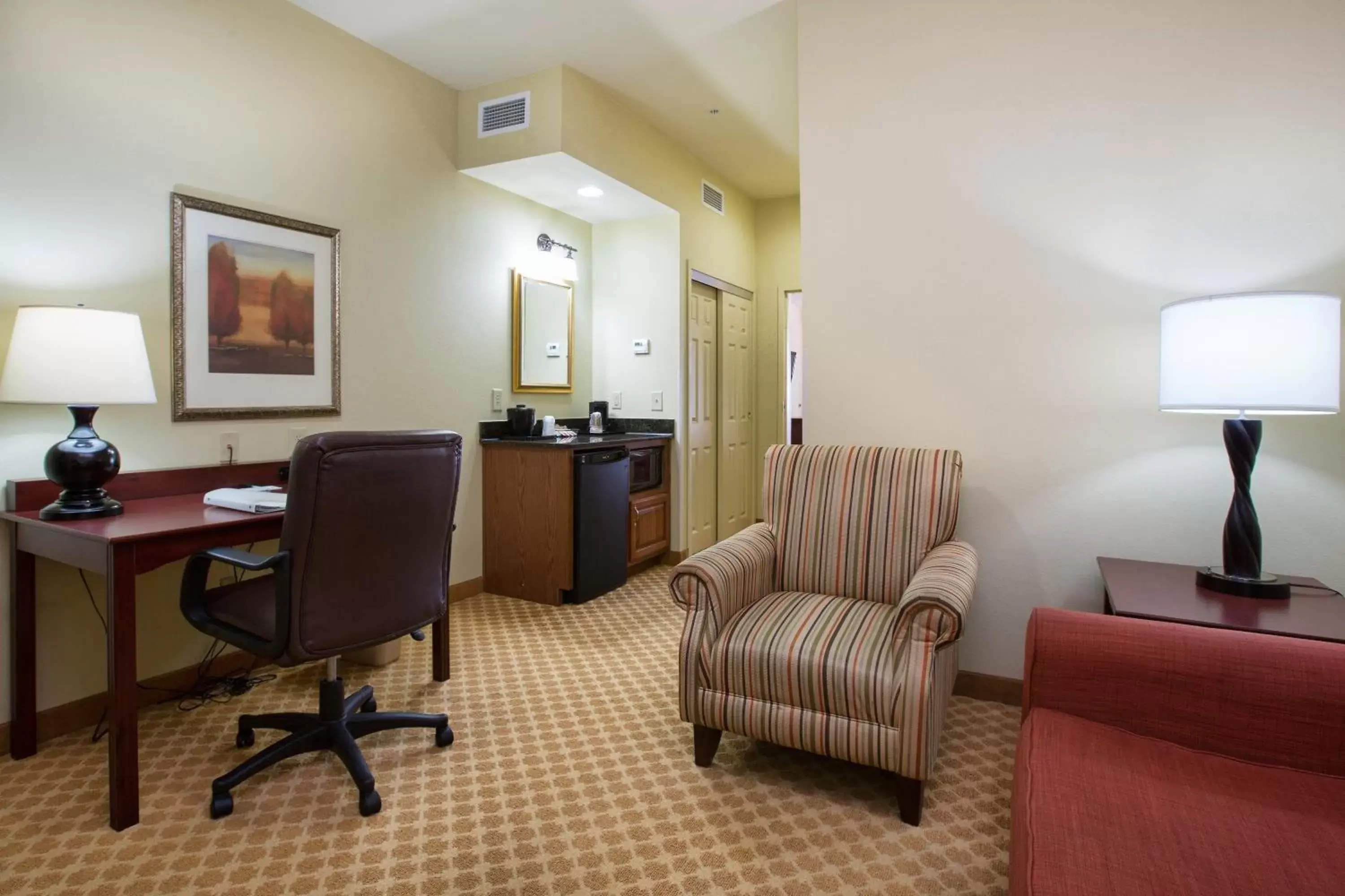 Seating Area in Country Inn & Suites by Radisson, Goodlettsville, TN