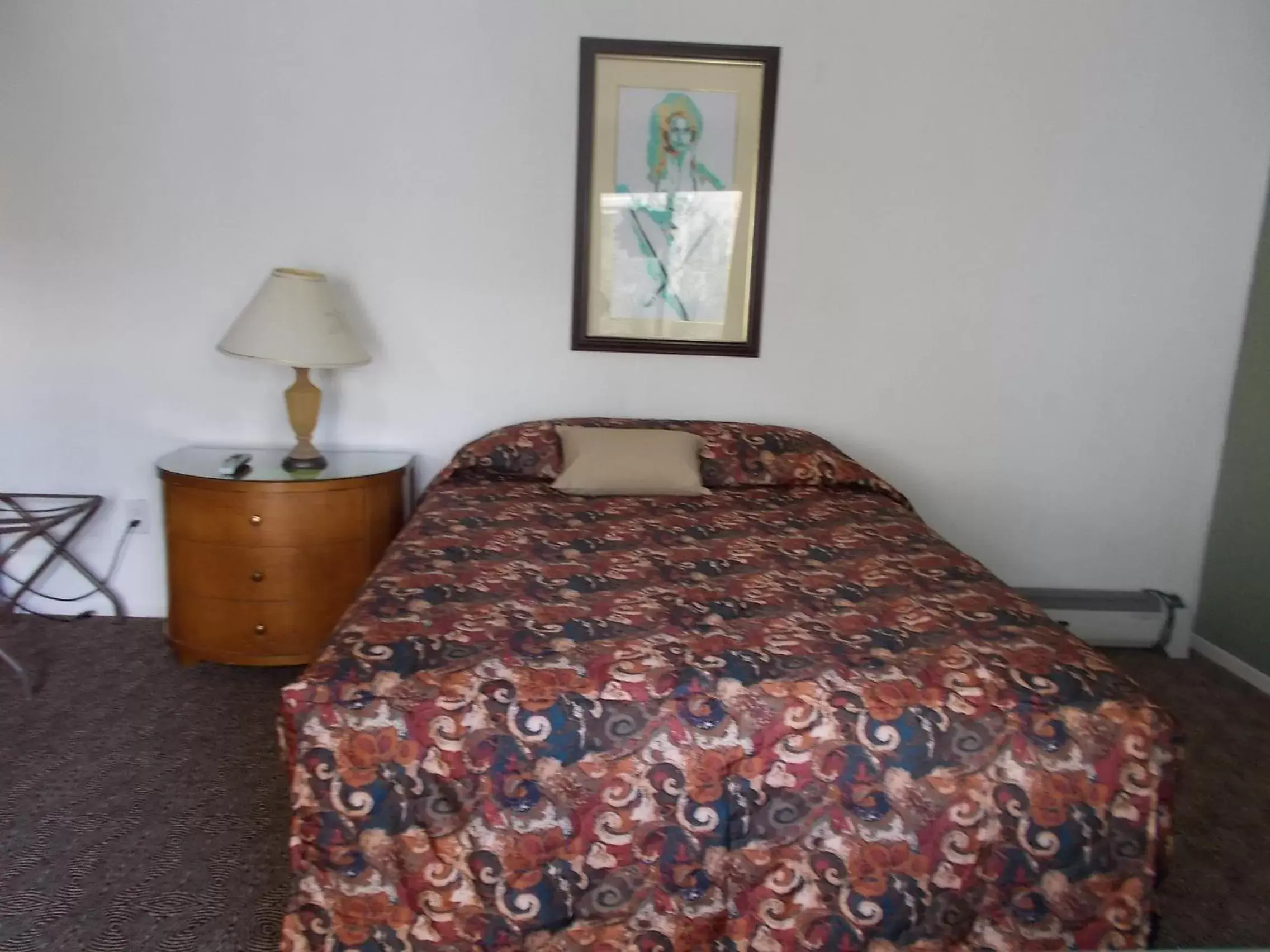 Deluxe Queen Room in Atomic Inn Beatty Near Death Valley Deluxe Queen Room in Atomic Inn Beatty Near Death Valley