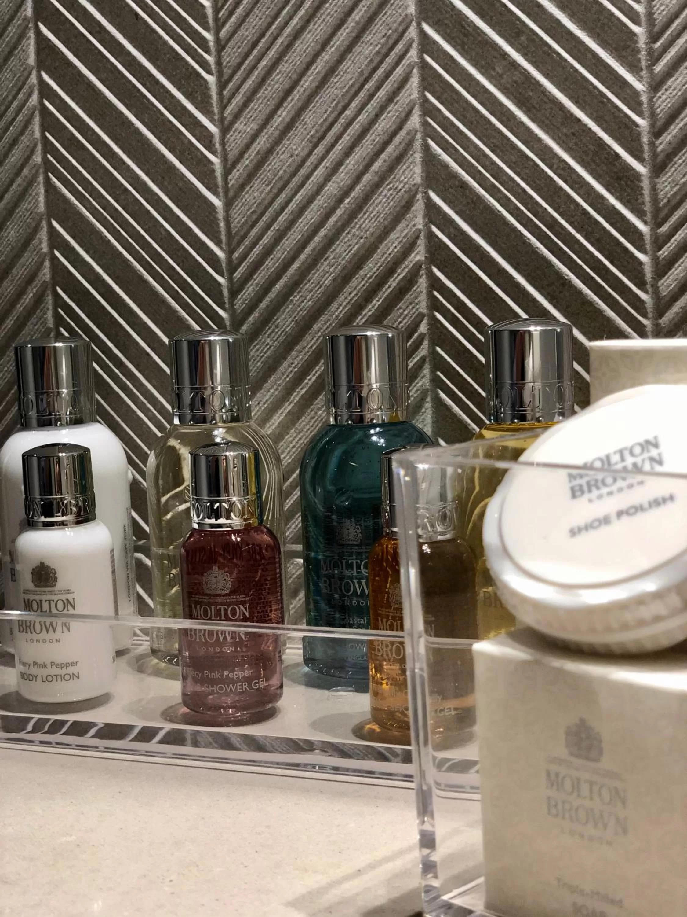 Toilet in Royalty Hotel Athens