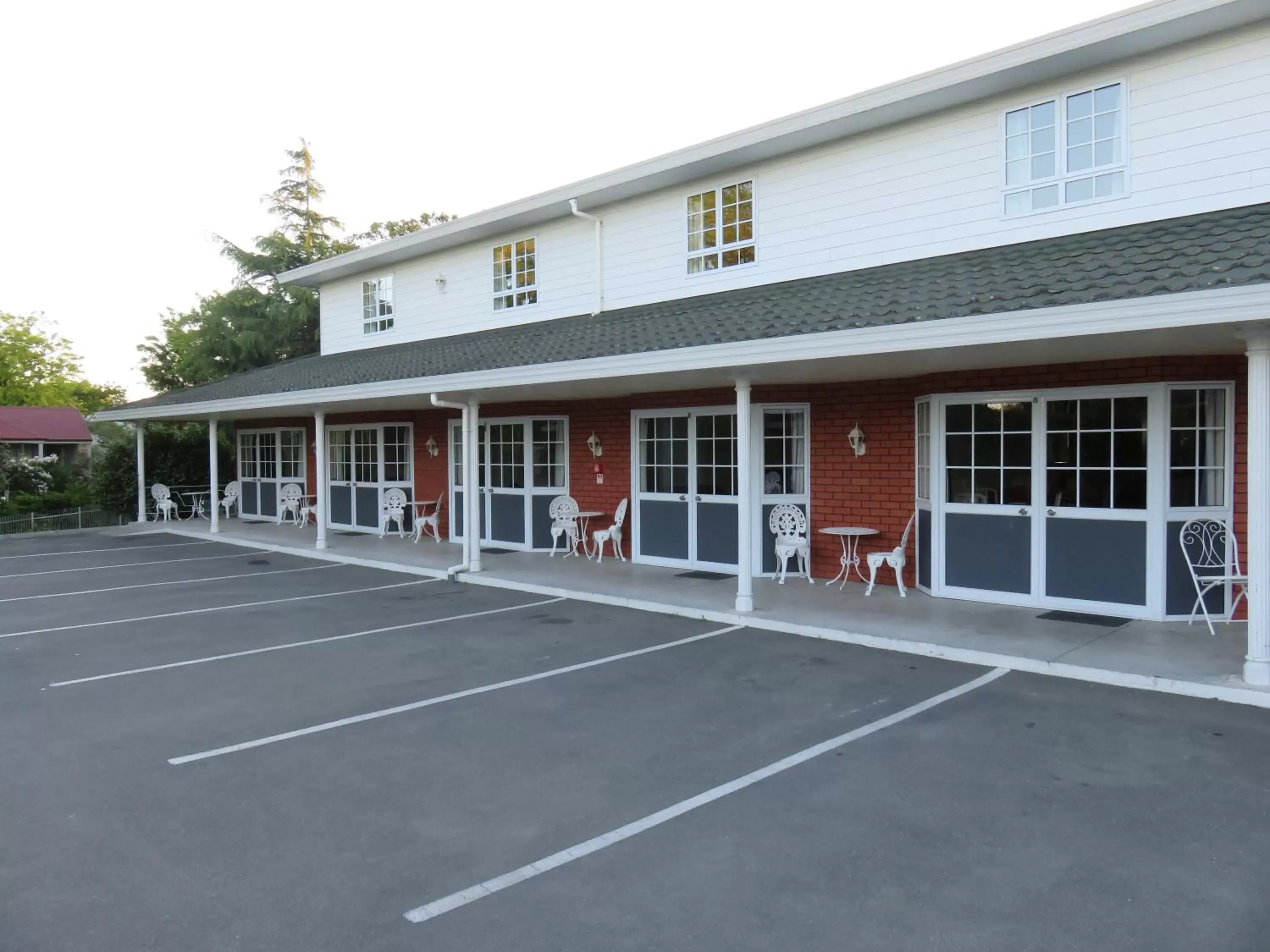 Garden view, Property Building in Admirals Motor Lodge