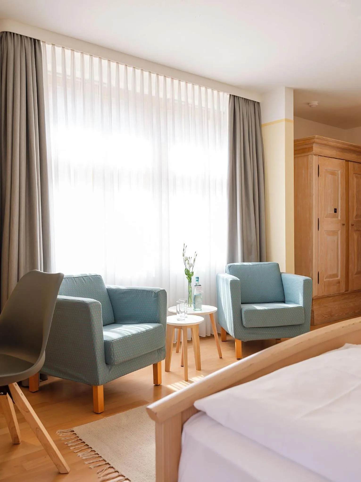 Seating area, Bed in Hotel Arminius