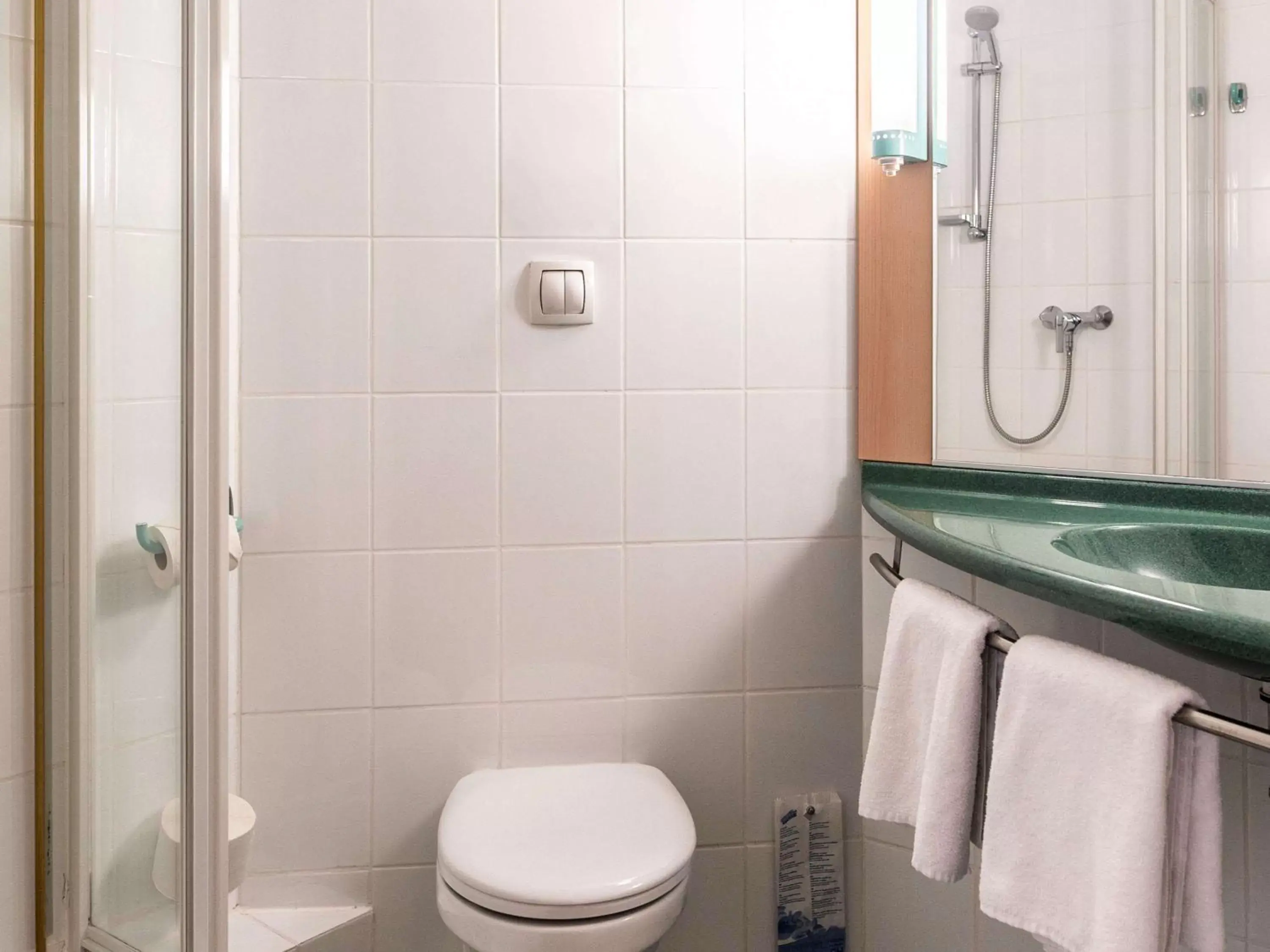 Photo of the whole room, Bathroom in Hotel Ibis Krakow Centrum