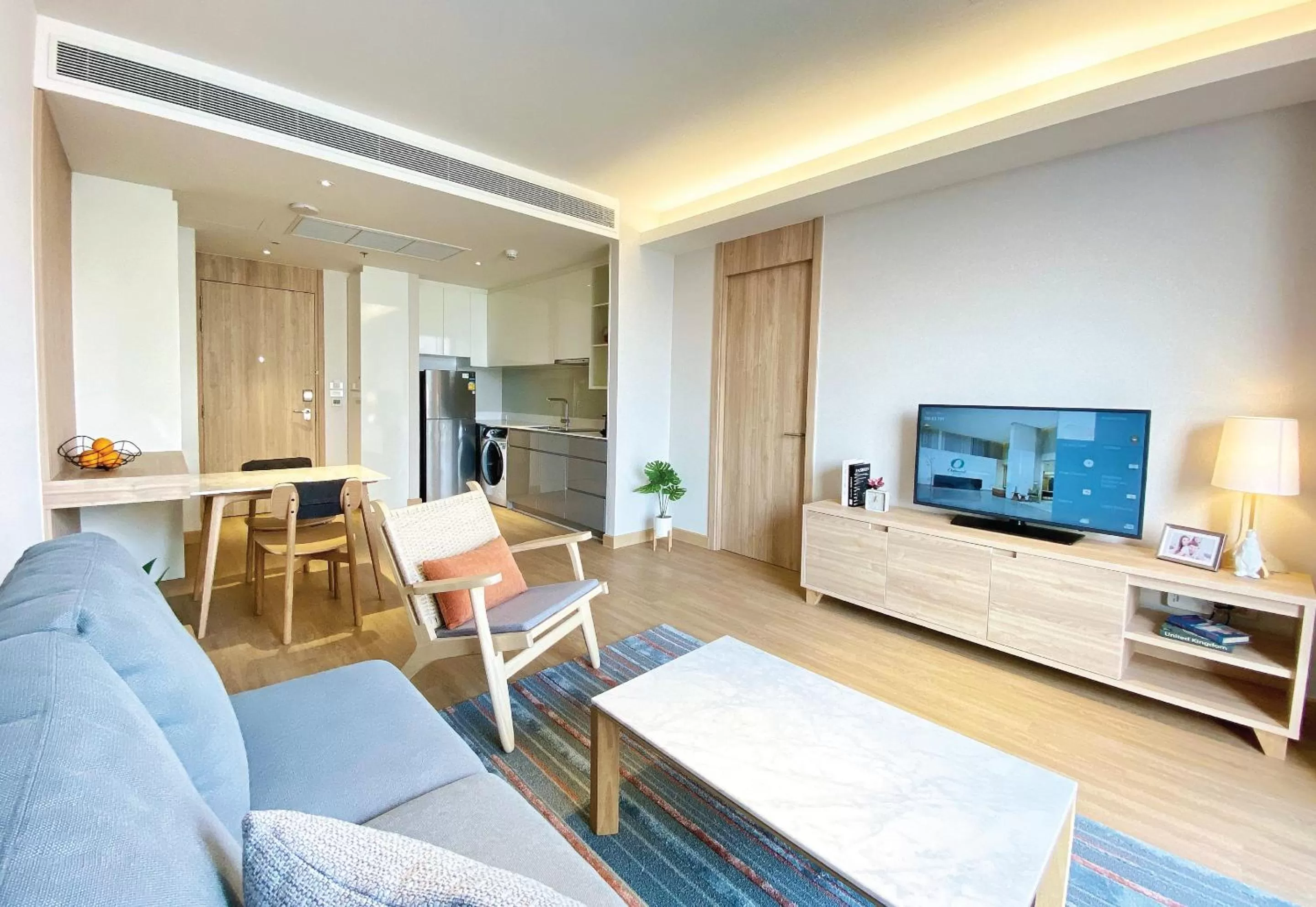 TV and multimedia in Oakwood Suites Bangkok