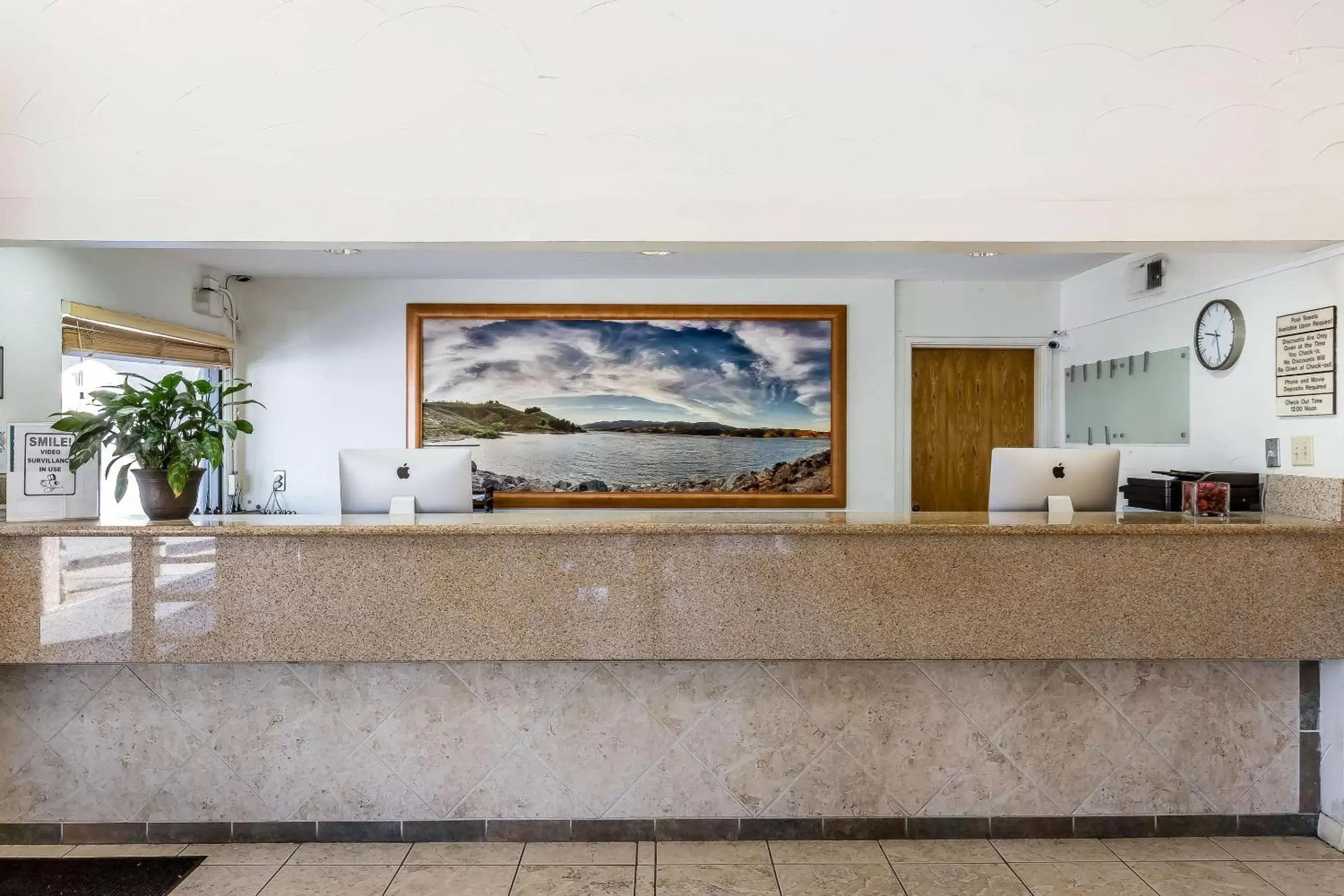 Lobby or reception, Lobby/Reception in Rodeway Inn Magic Mountain Area