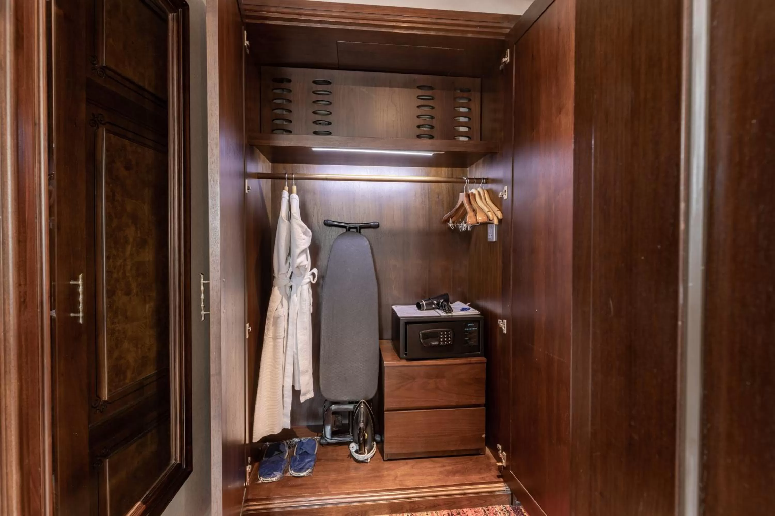 safe in The Lapis Hotel