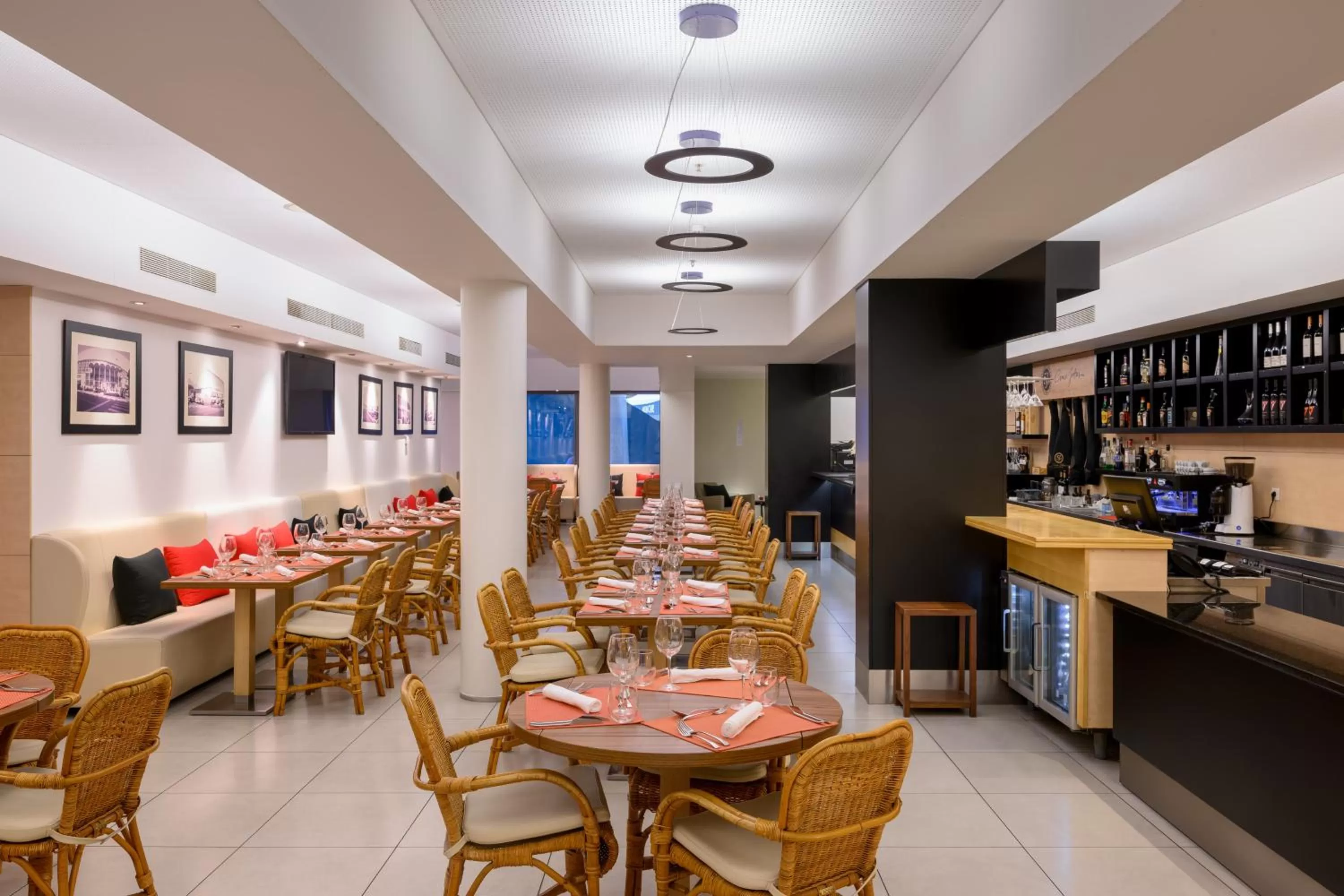 Restaurant/places to eat in Hotel da Música