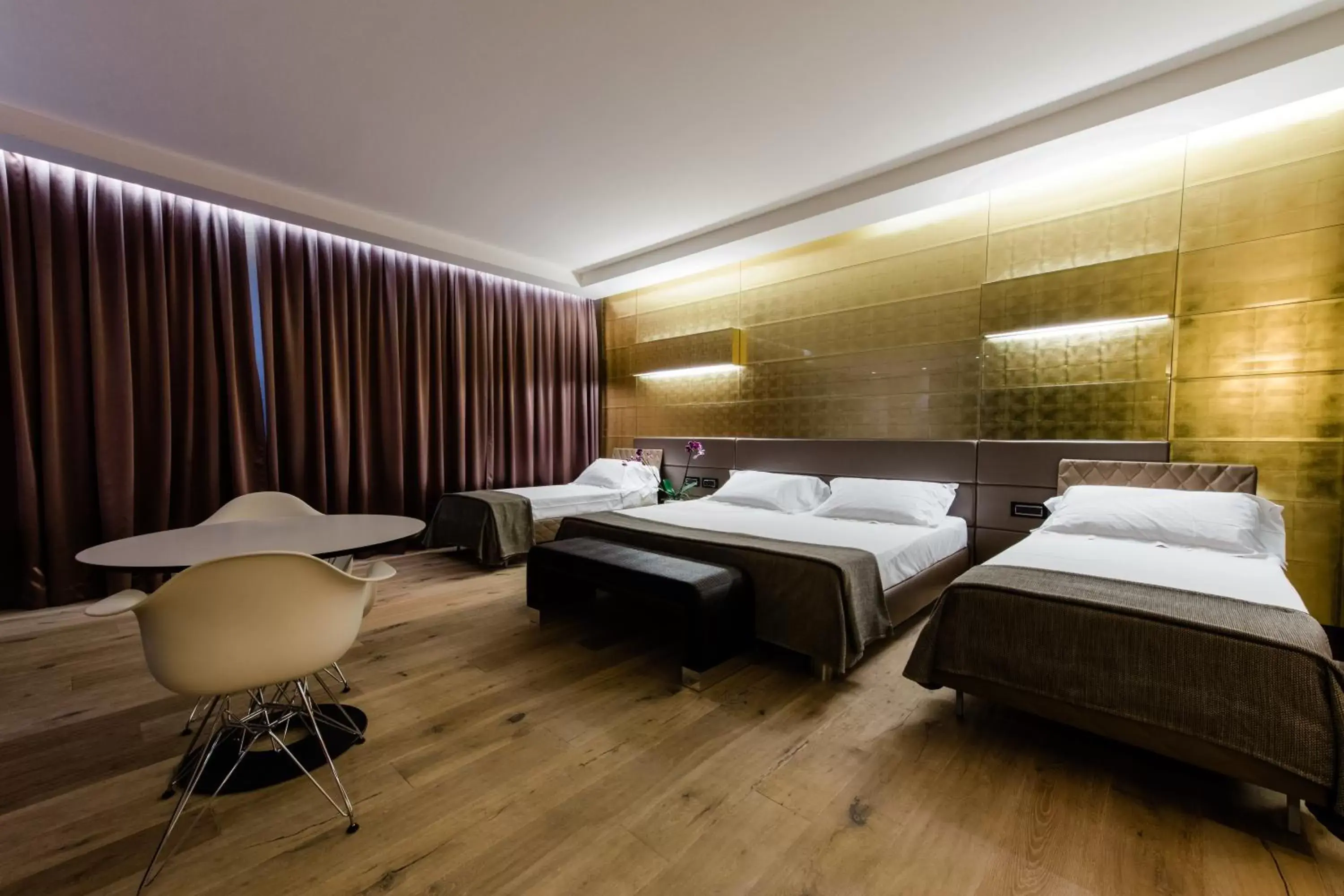 Photo of the whole room, Bed in Viola Mhotel