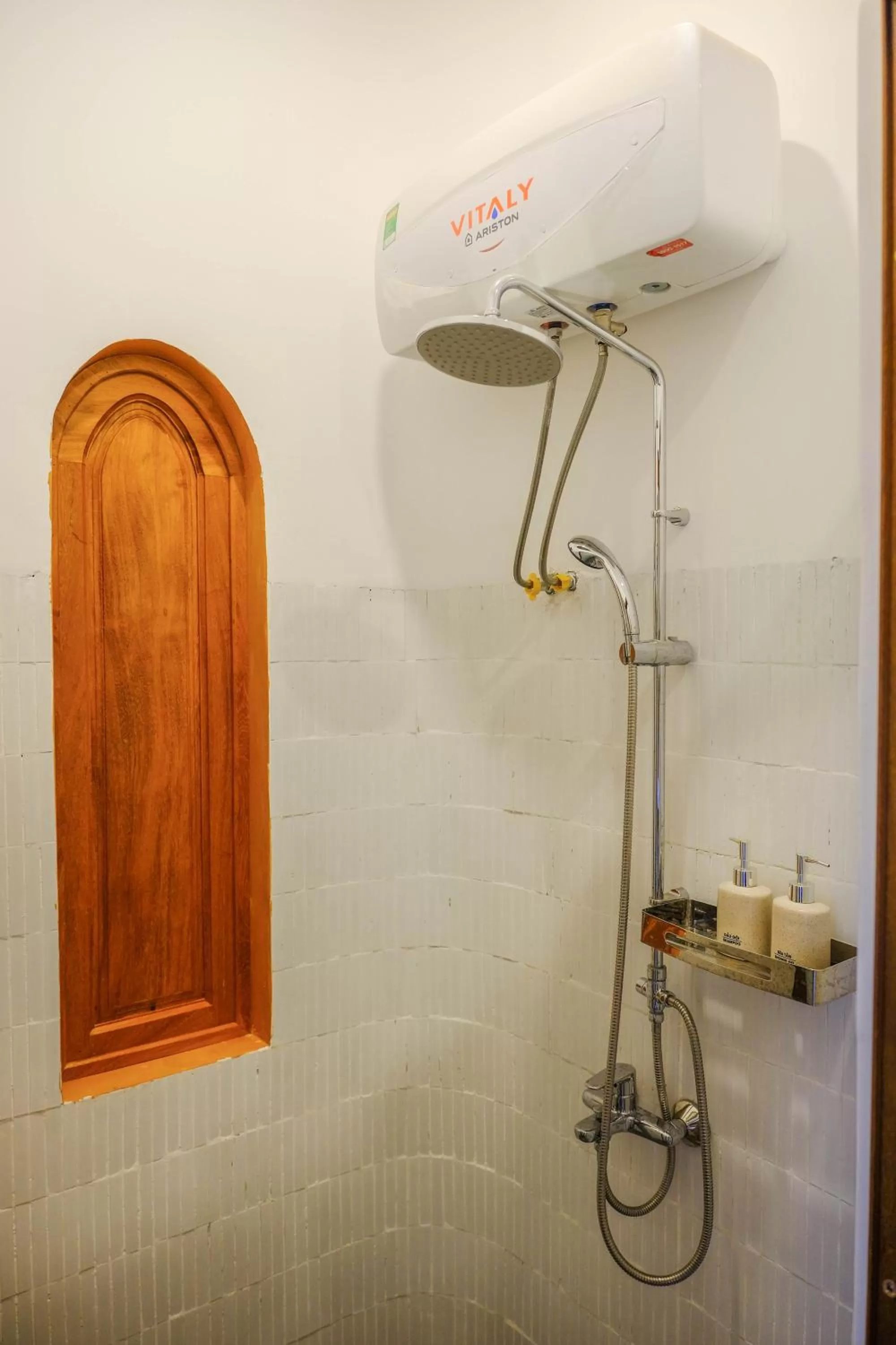 Shower, Bathroom in Eo Gió Có Homestay