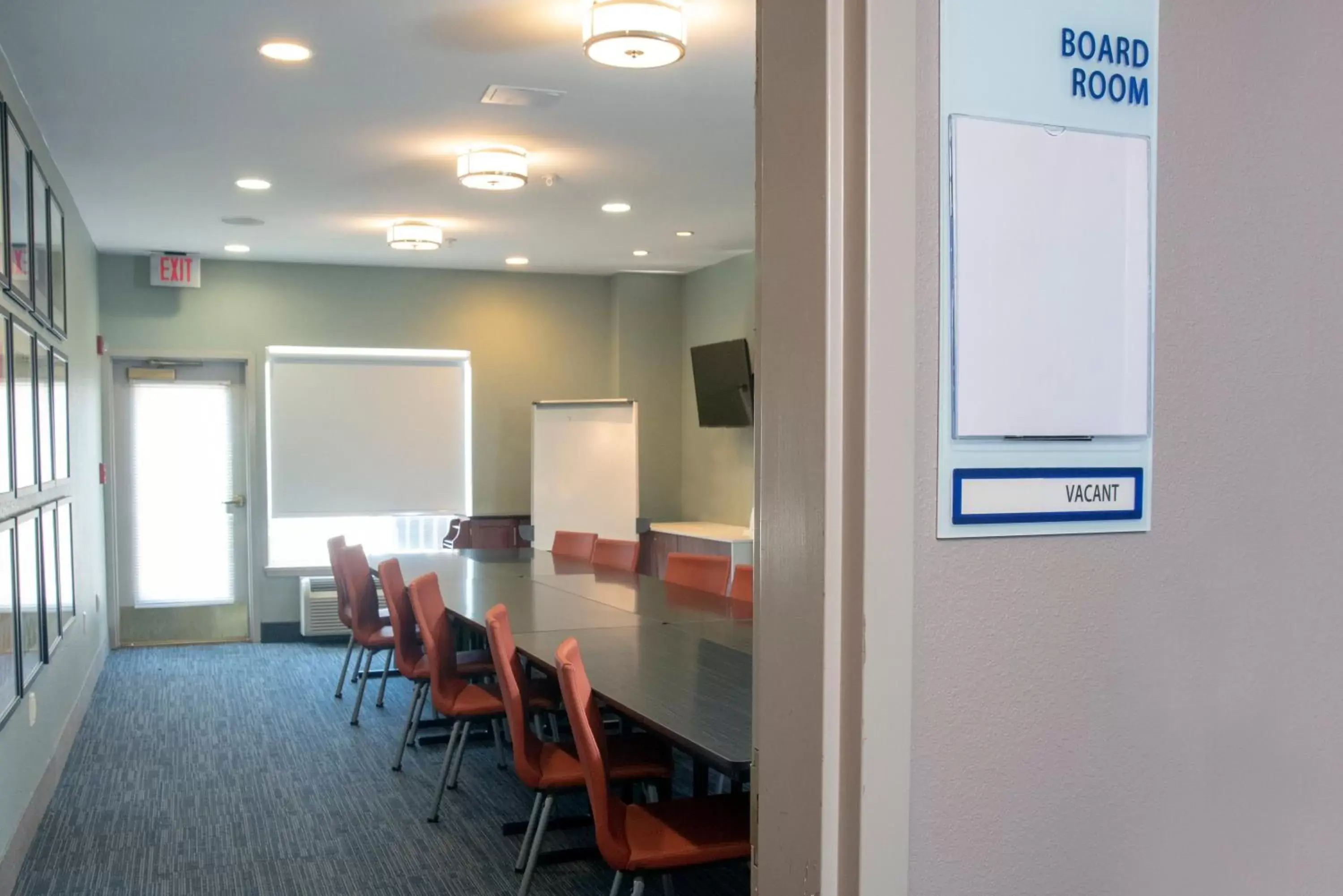 Meeting/conference room, Business Area/Conference Room in Holiday Inn Express Hotel & Suites Chester, an IHG Hotel