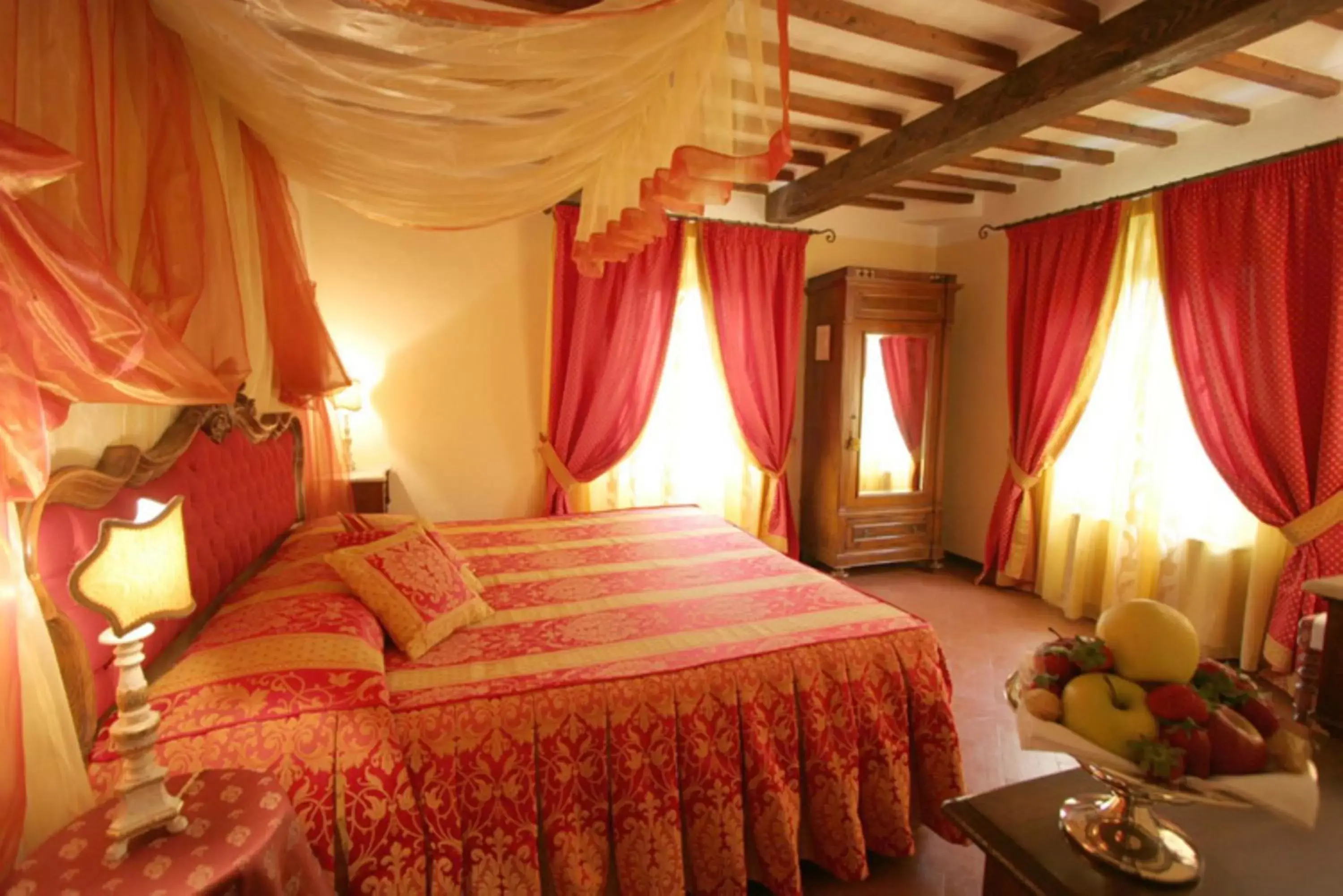 Photo of the whole room, Bed in Relais La Corte dei Papi