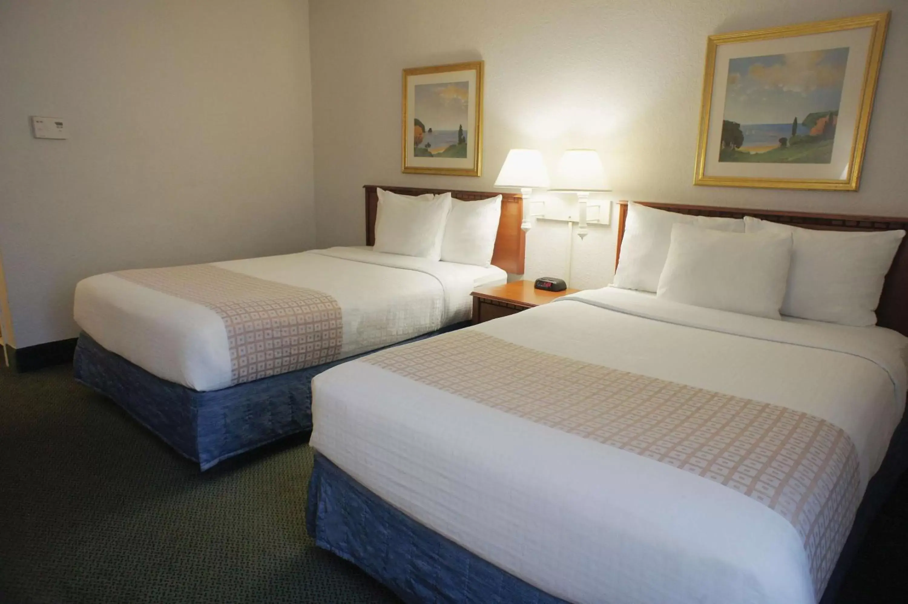 Photo of the whole room, Bed in La Quinta Inn by Wyndham Ft. Lauderdale Tamarac East