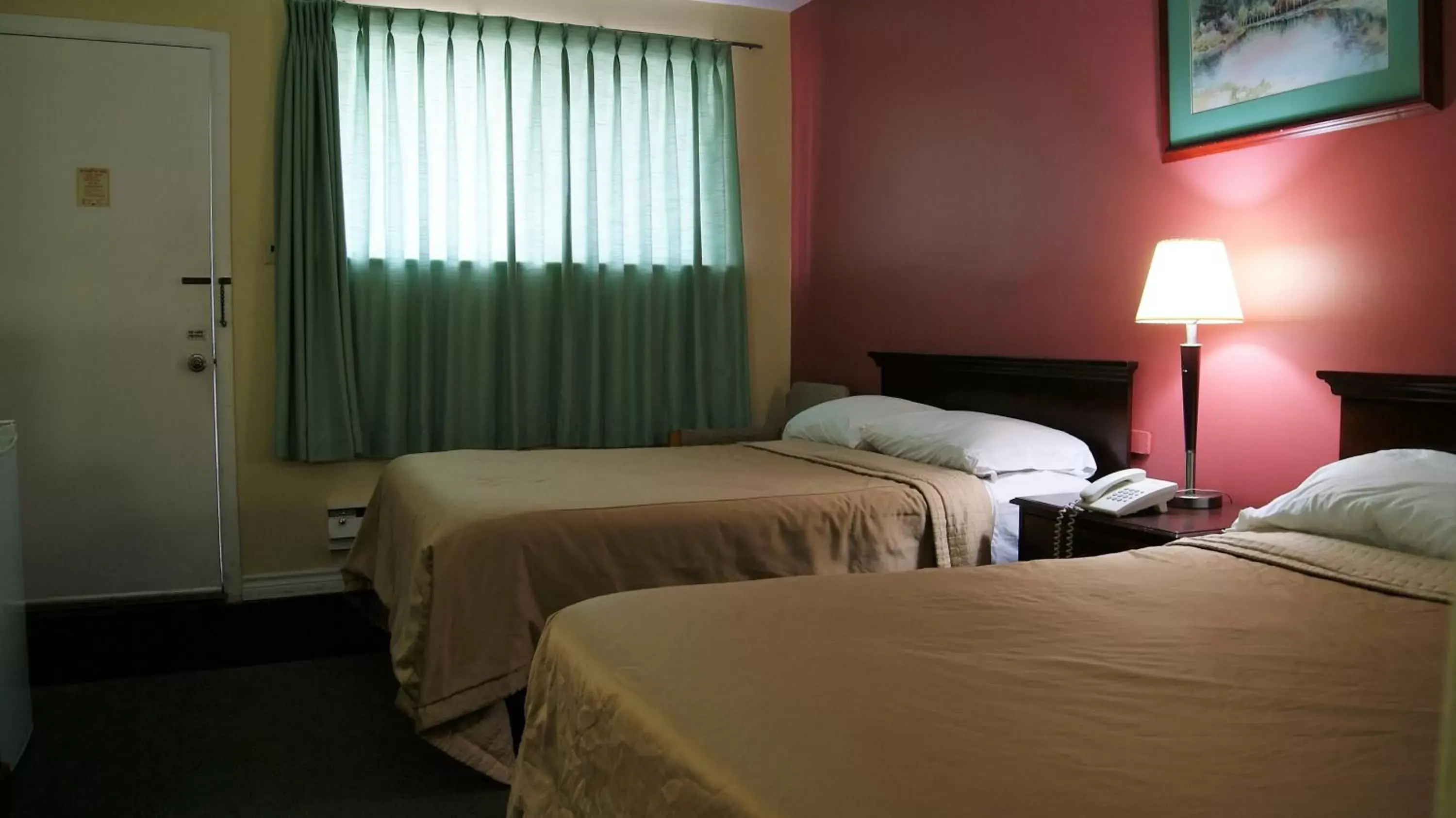 Room Photo in Blue Jay Motel