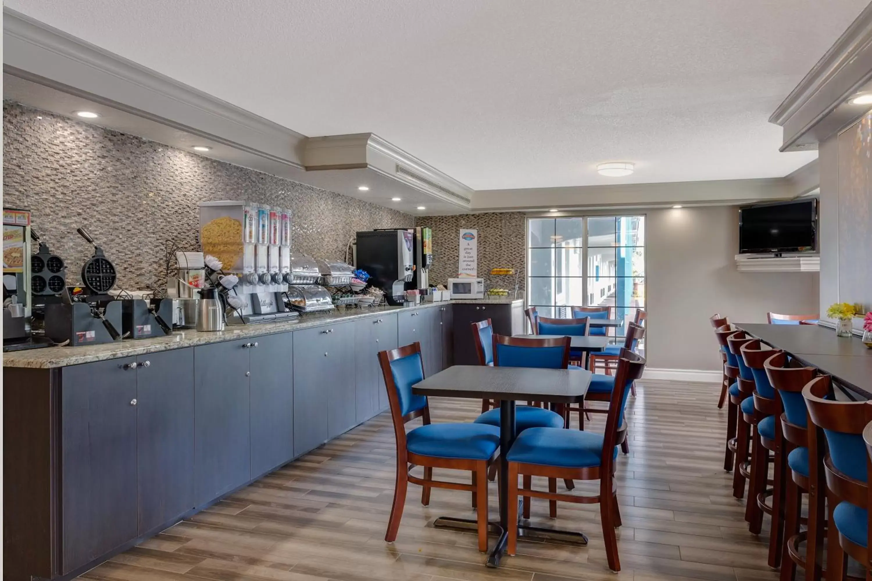 Continental breakfast, Restaurant/Places to Eat in Baymont by Wyndham Jacksonville Orange Park