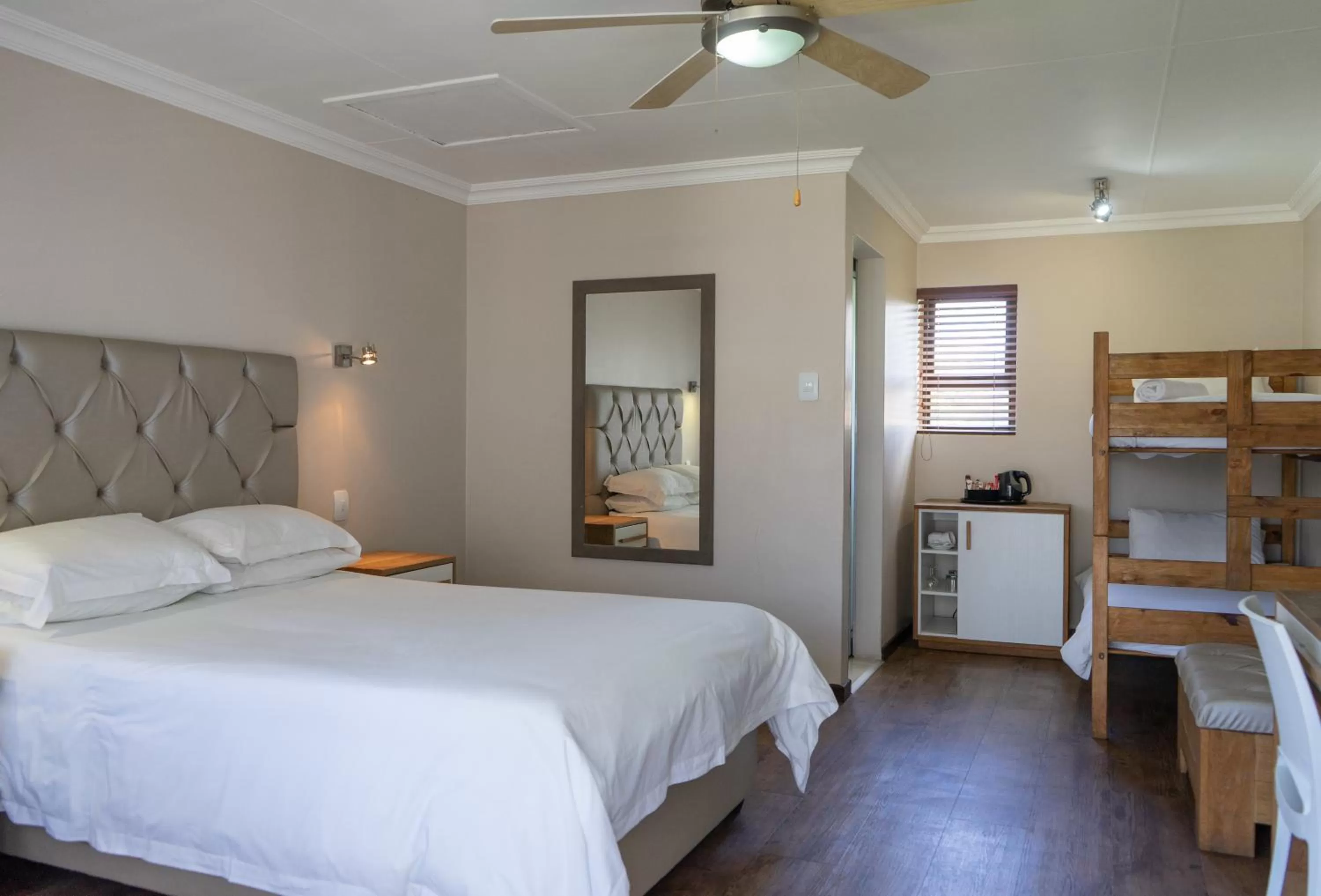 Bed in Loerie Guest Lodge