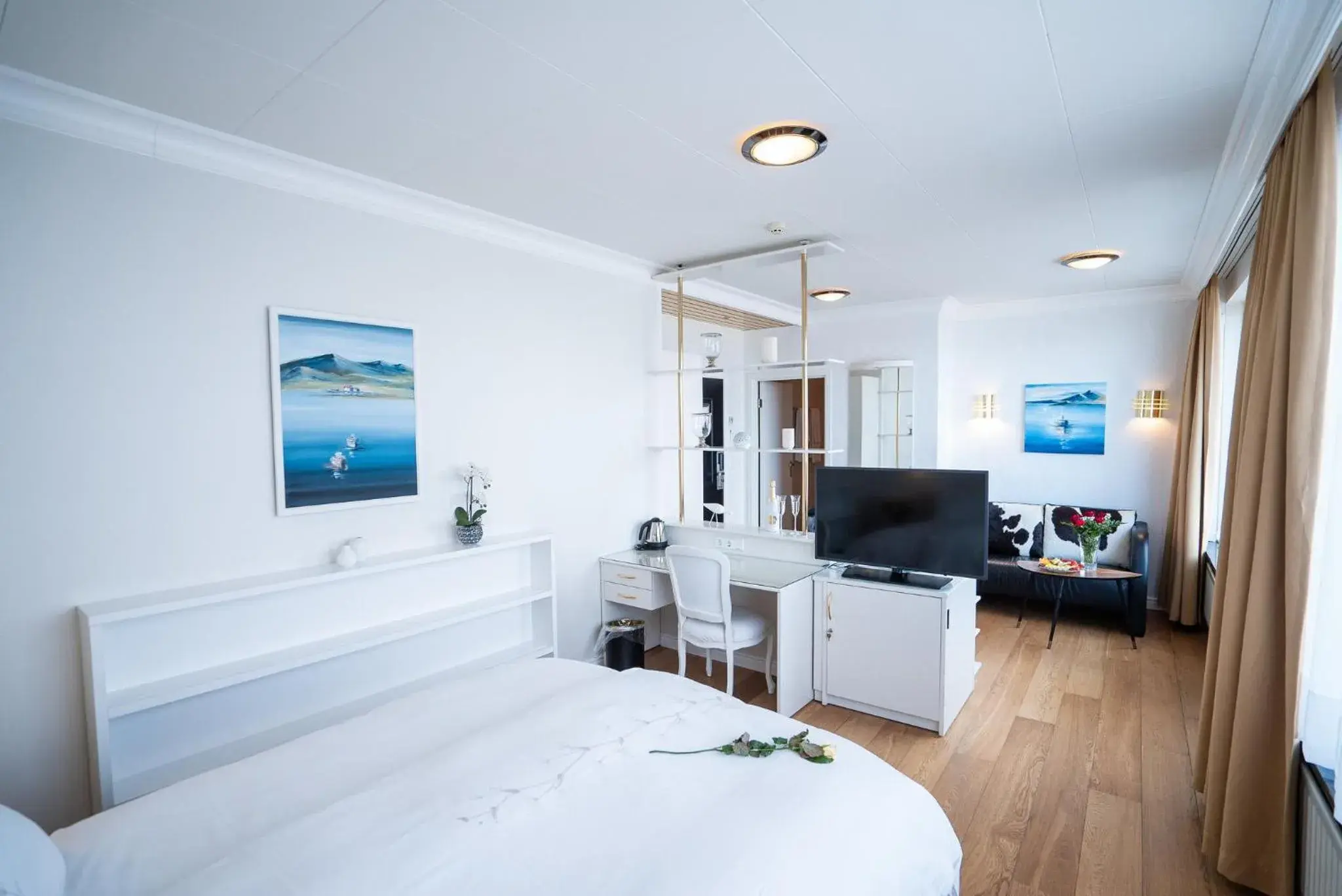 Bedroom, TV/Entertainment Center in Hotel Keflavik by Reykjavik Keflavik Airport