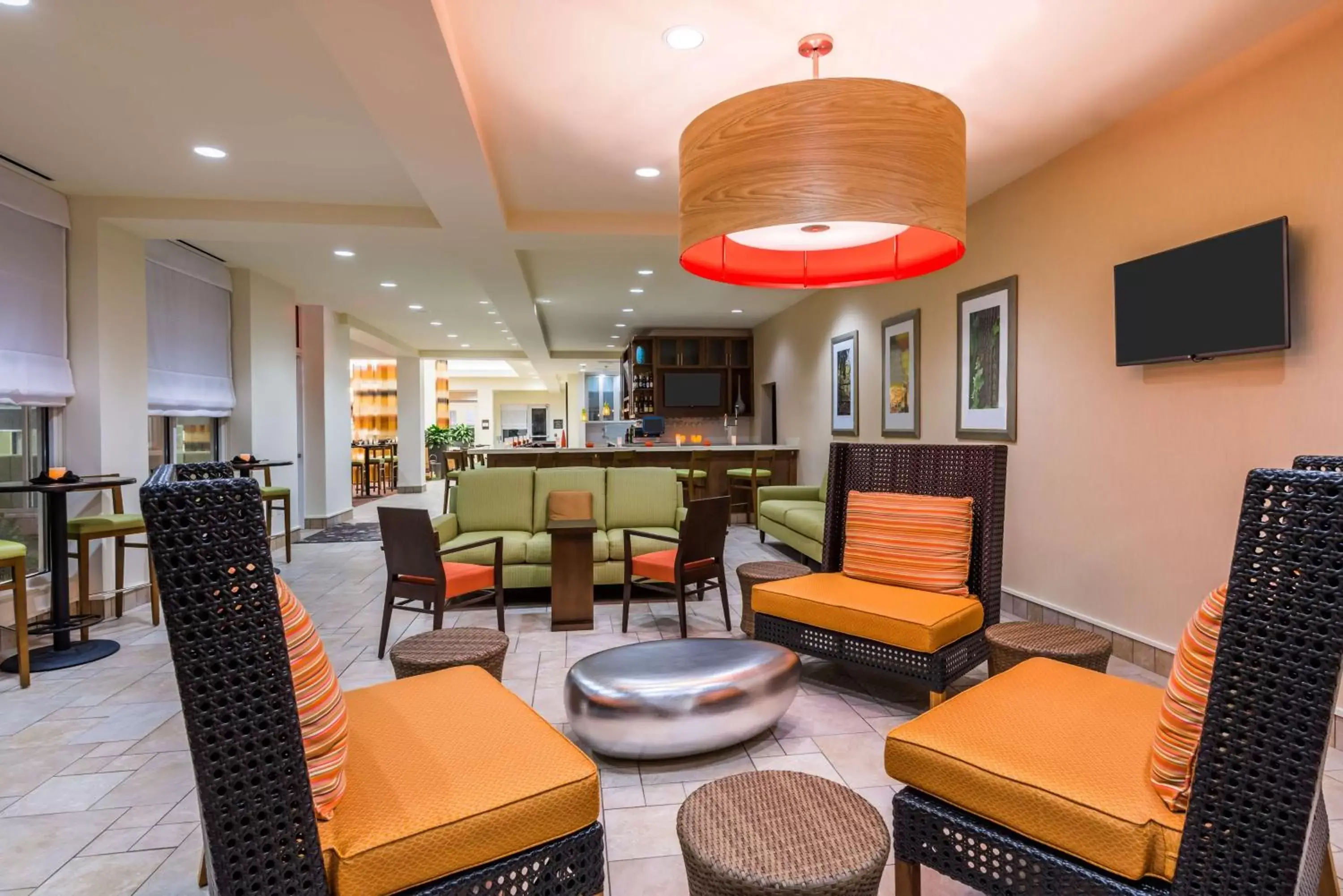 Lounge or bar, Restaurant/Places to Eat in Hilton Garden Inn Wayne