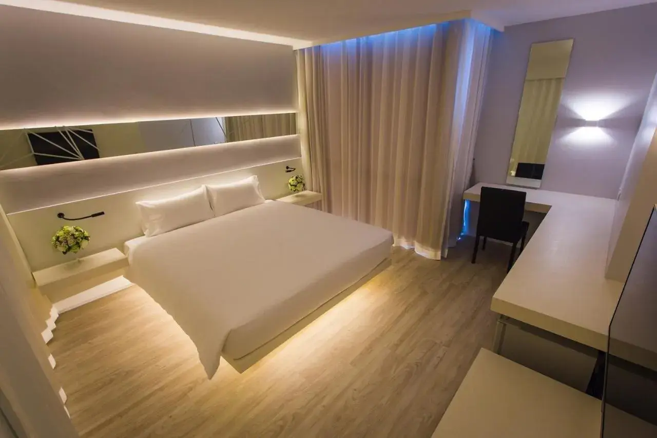 Photo of the whole room, Bed in Crystal Hotel Hat Yai (SHA Extra Plus)