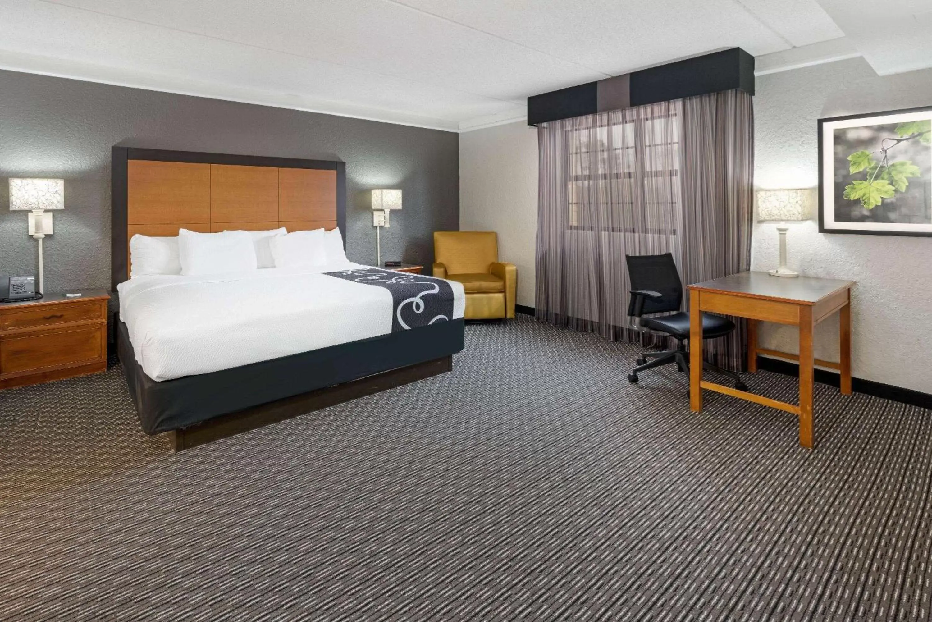 Photo of the whole room, Bed in Super 8 by Wyndham The Woodlands North