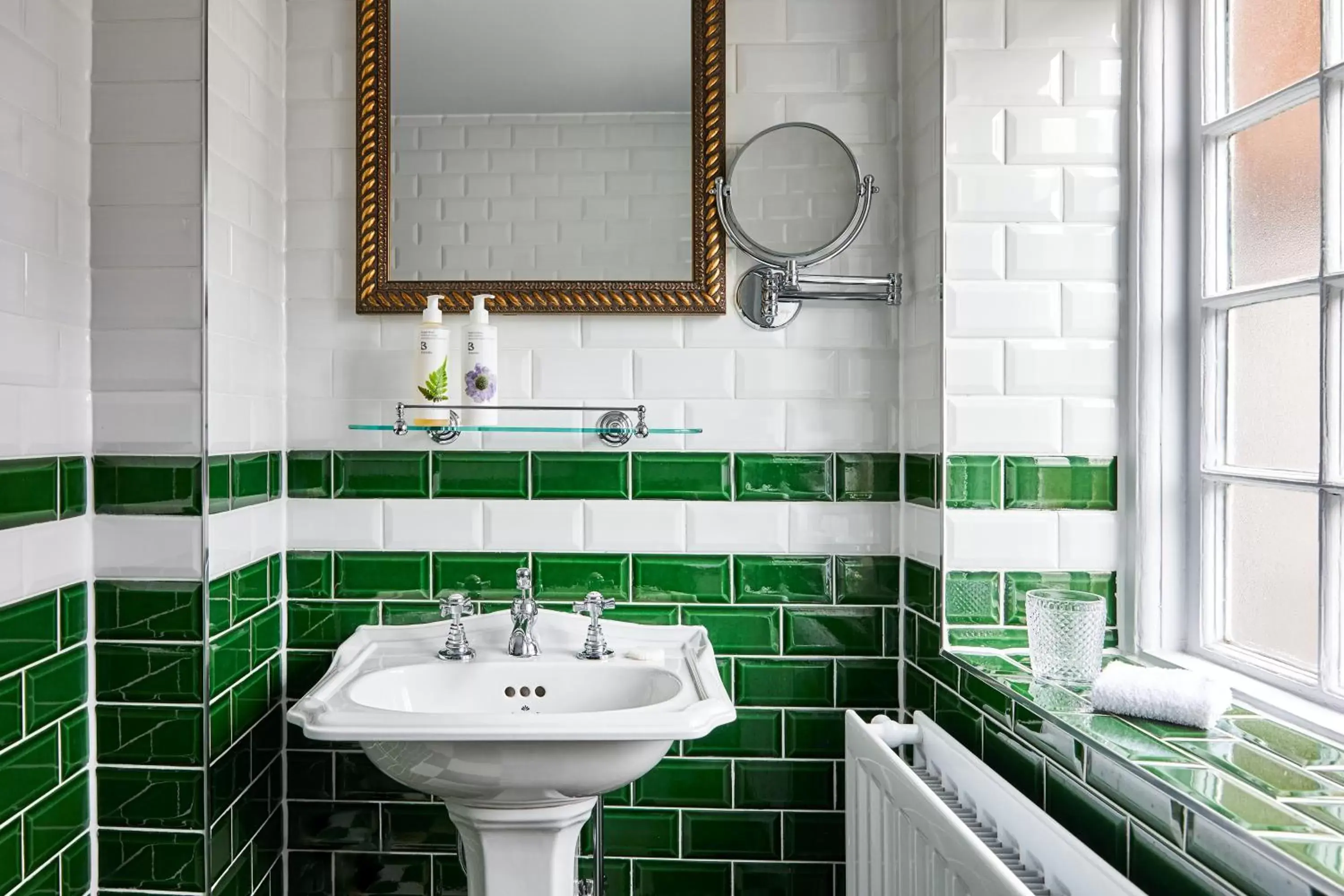 Bathroom in Hotel Indigo - Stratford Upon Avon, an IHG Hotel