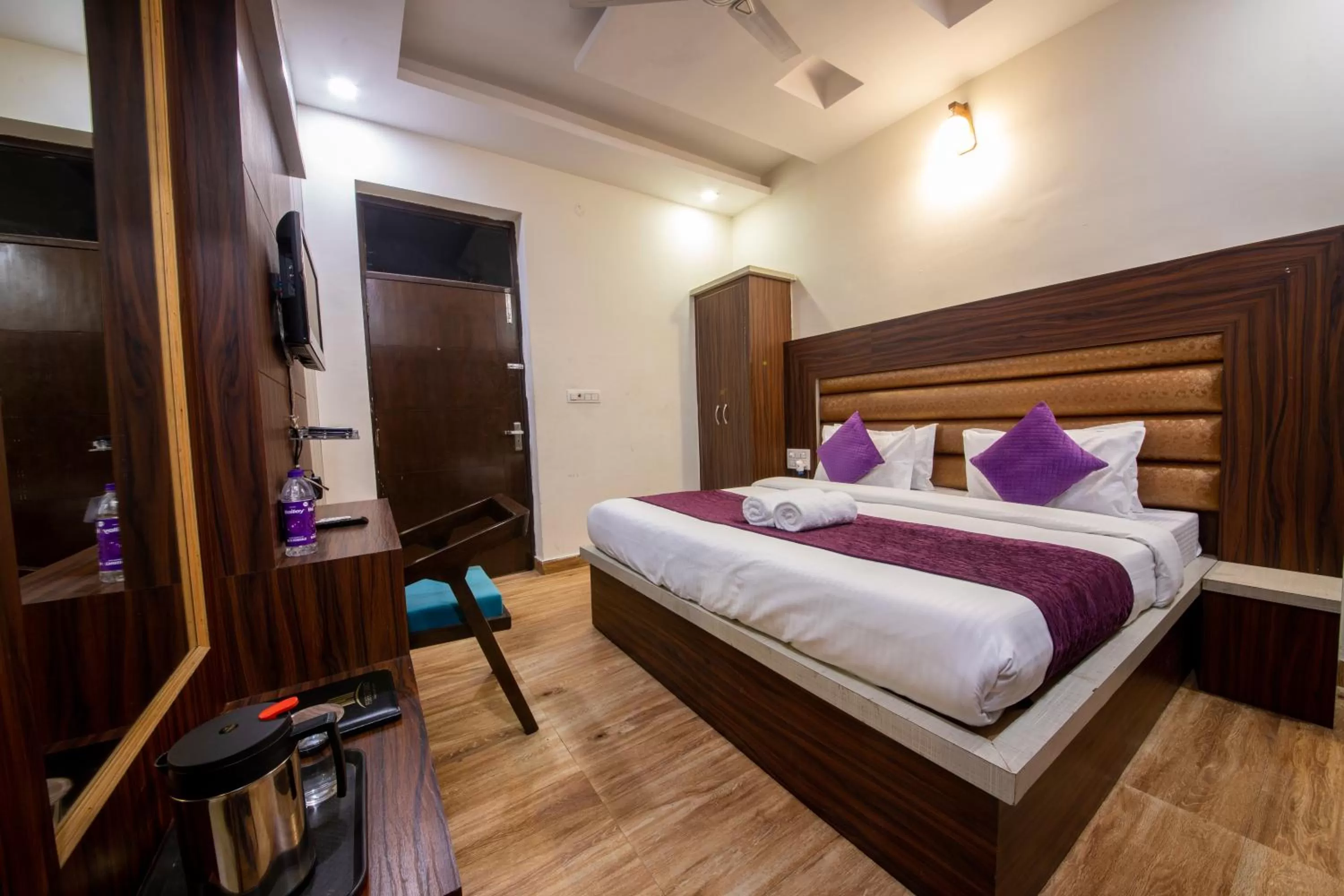 Bed in Grey Castle - Hotel Near Haridwar Railway station