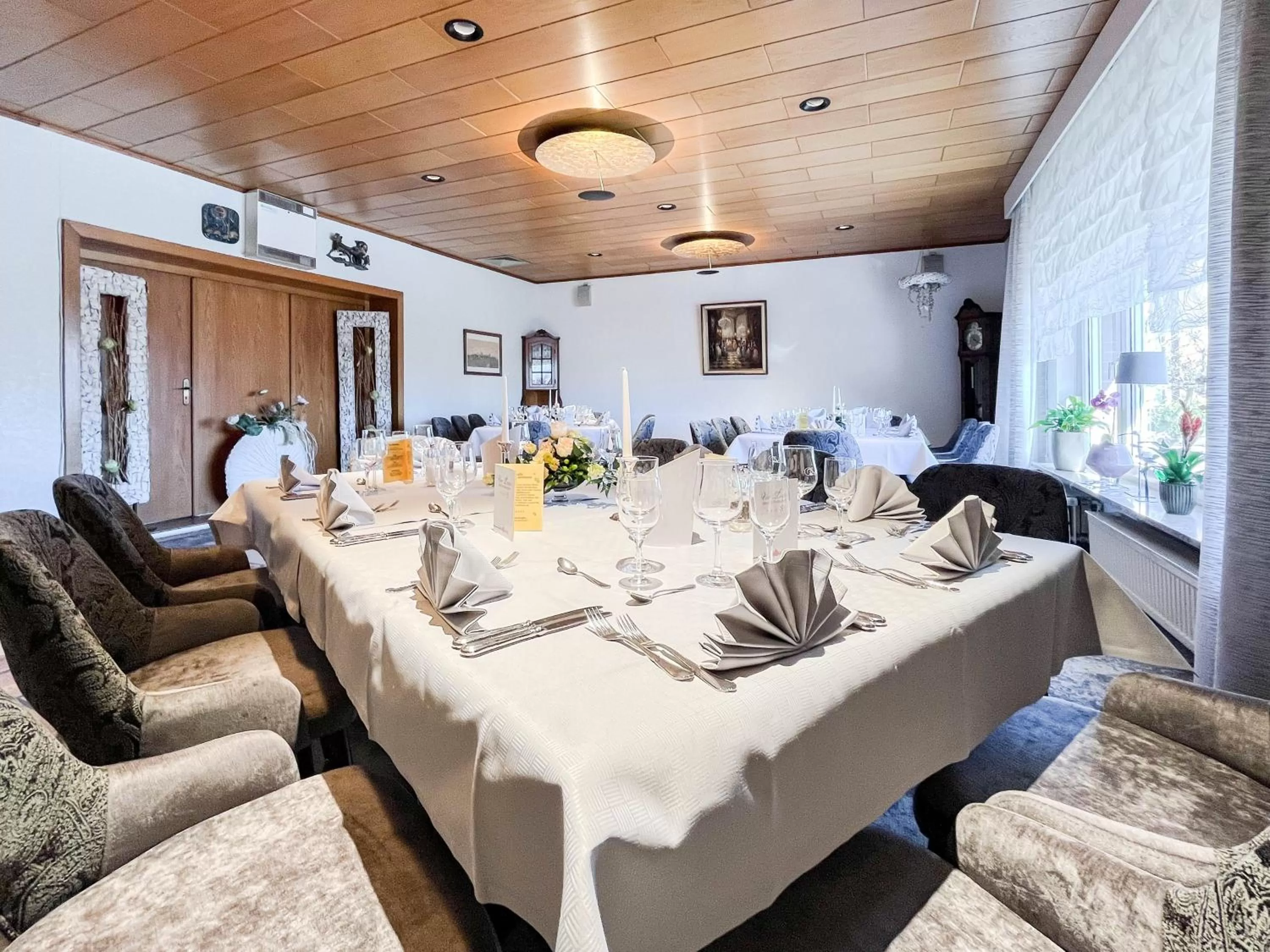 Restaurant/places to eat in Hotel-Restaurant Vier Linden