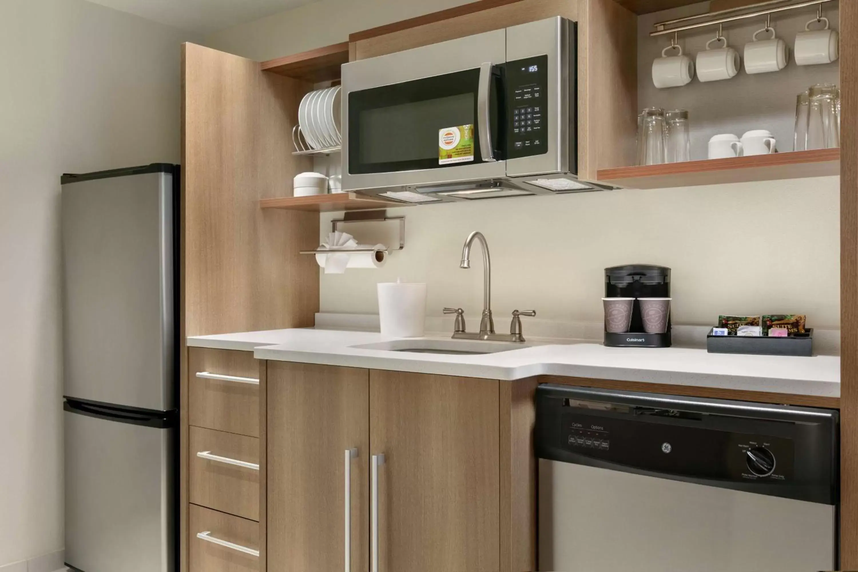 Kitchen or kitchenette, Kitchen/Kitchenette in Home2 Suites By Hilton Chantilly Dulles Airport
