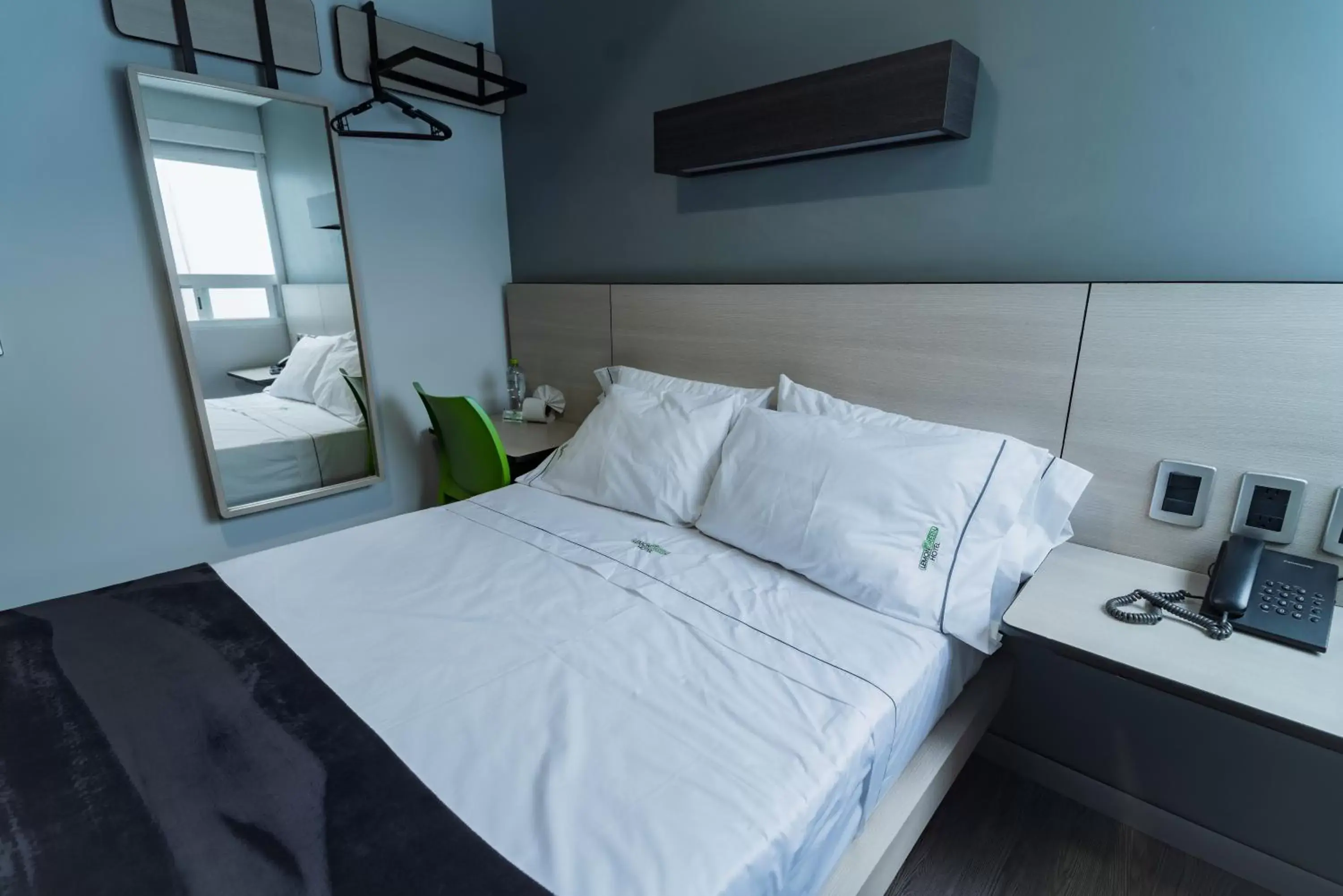 Bedroom, Bed in HOTEL LEMON GREEN -Zona Expo Frente al Centro de Convenciones