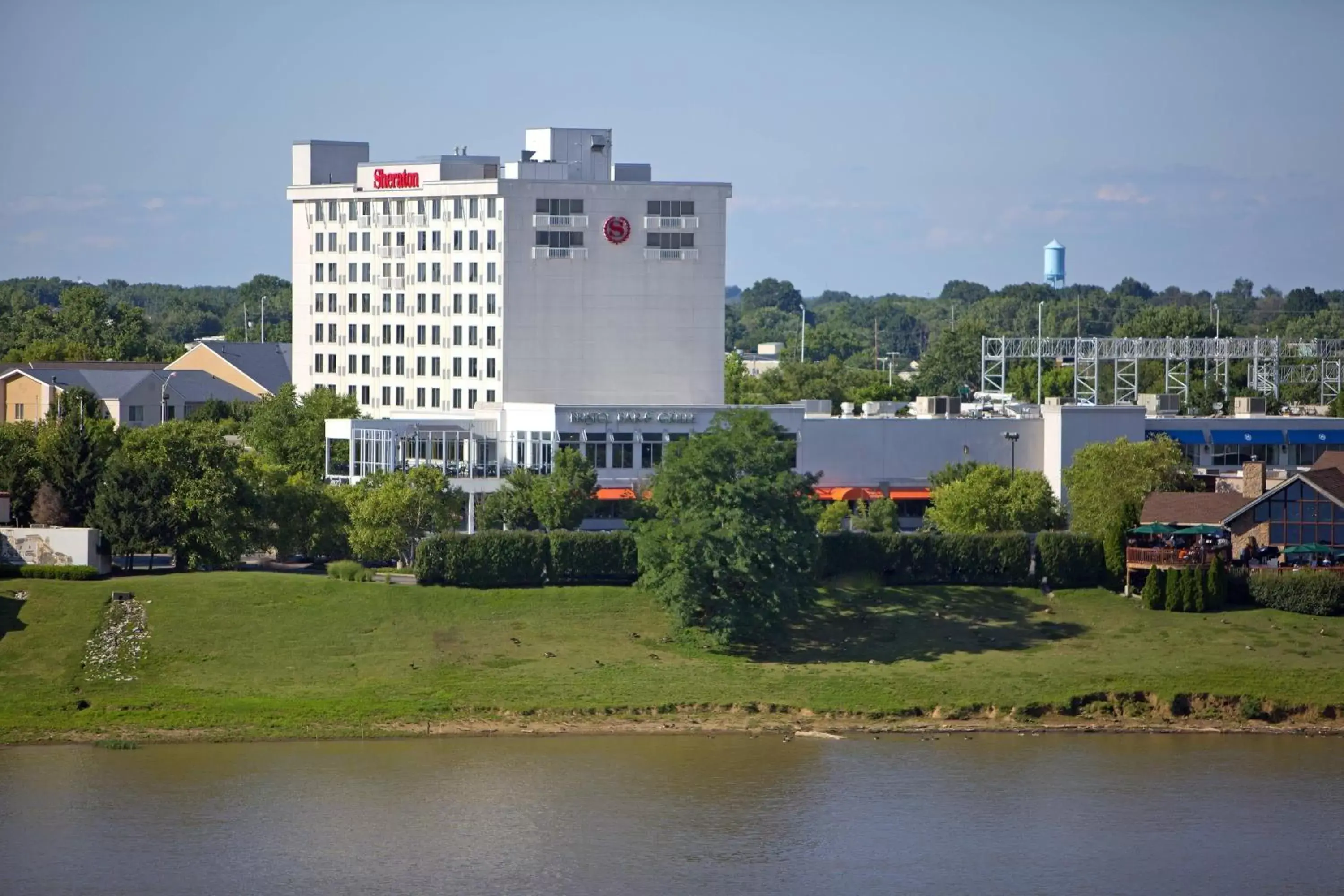 Property Building in Sheraton Louisville Riverside Hotel