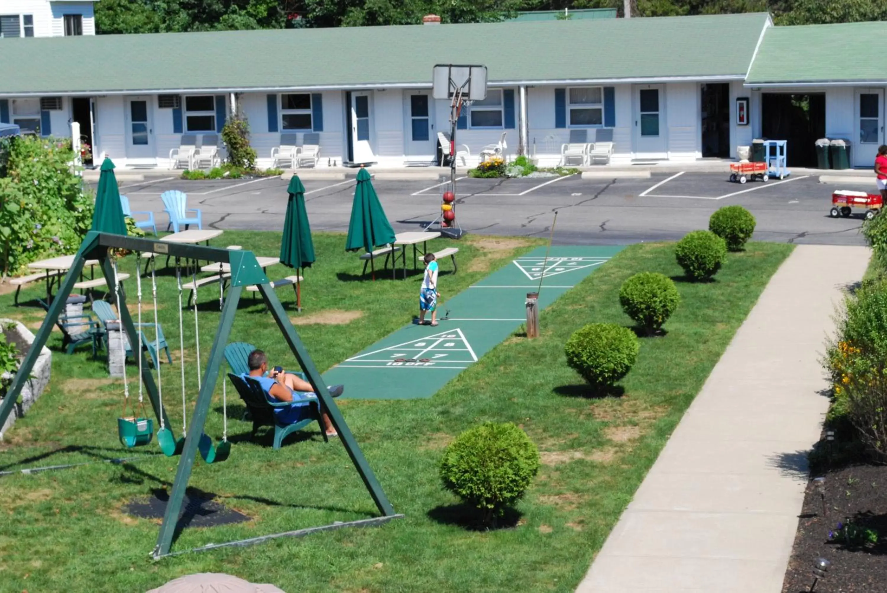 Children play ground in Ne'r Beach Motel