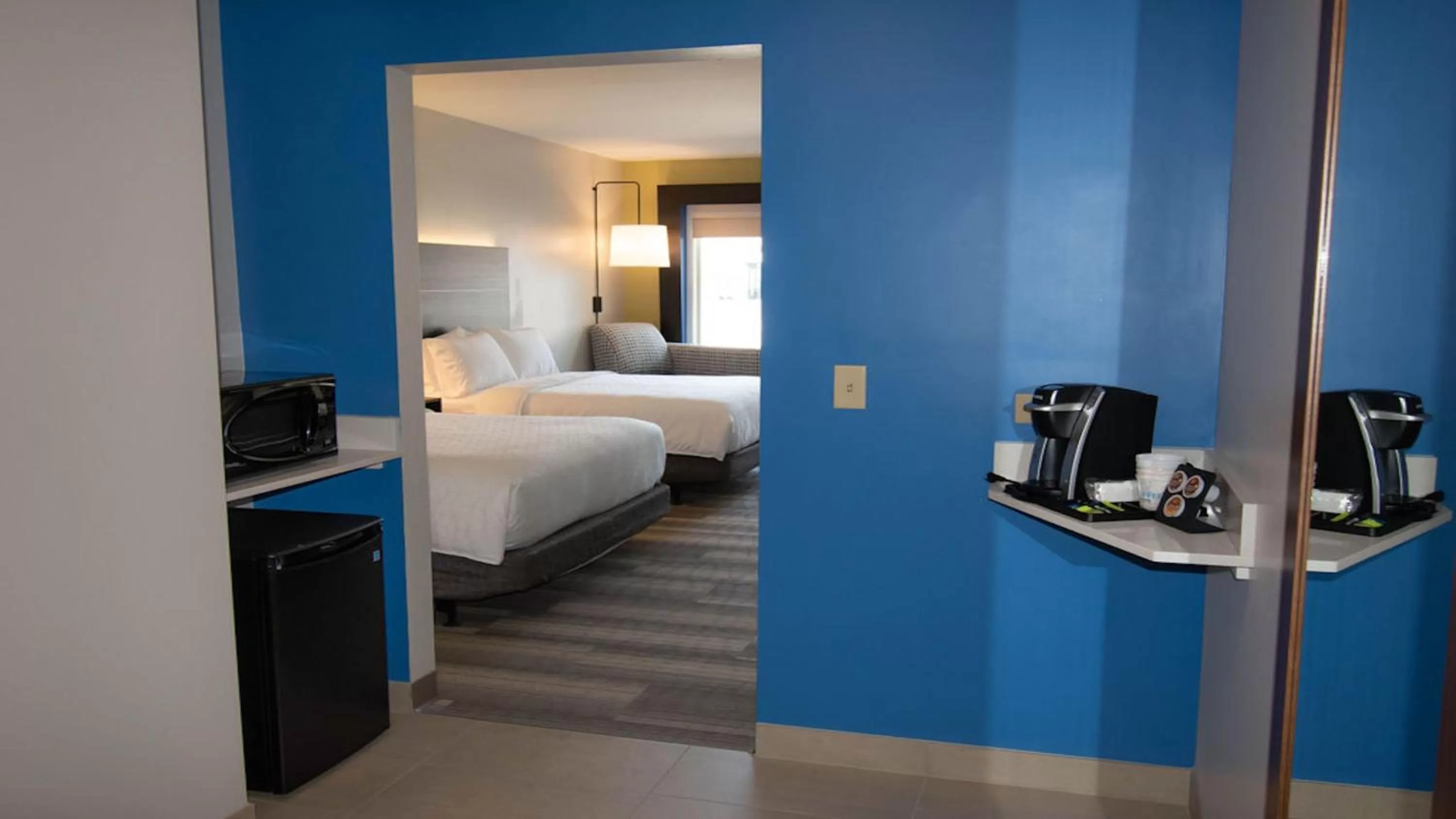 Photo of the whole room, Bed in Holiday Inn Express & Suites Tonawanda - Buffalo Area by IHG