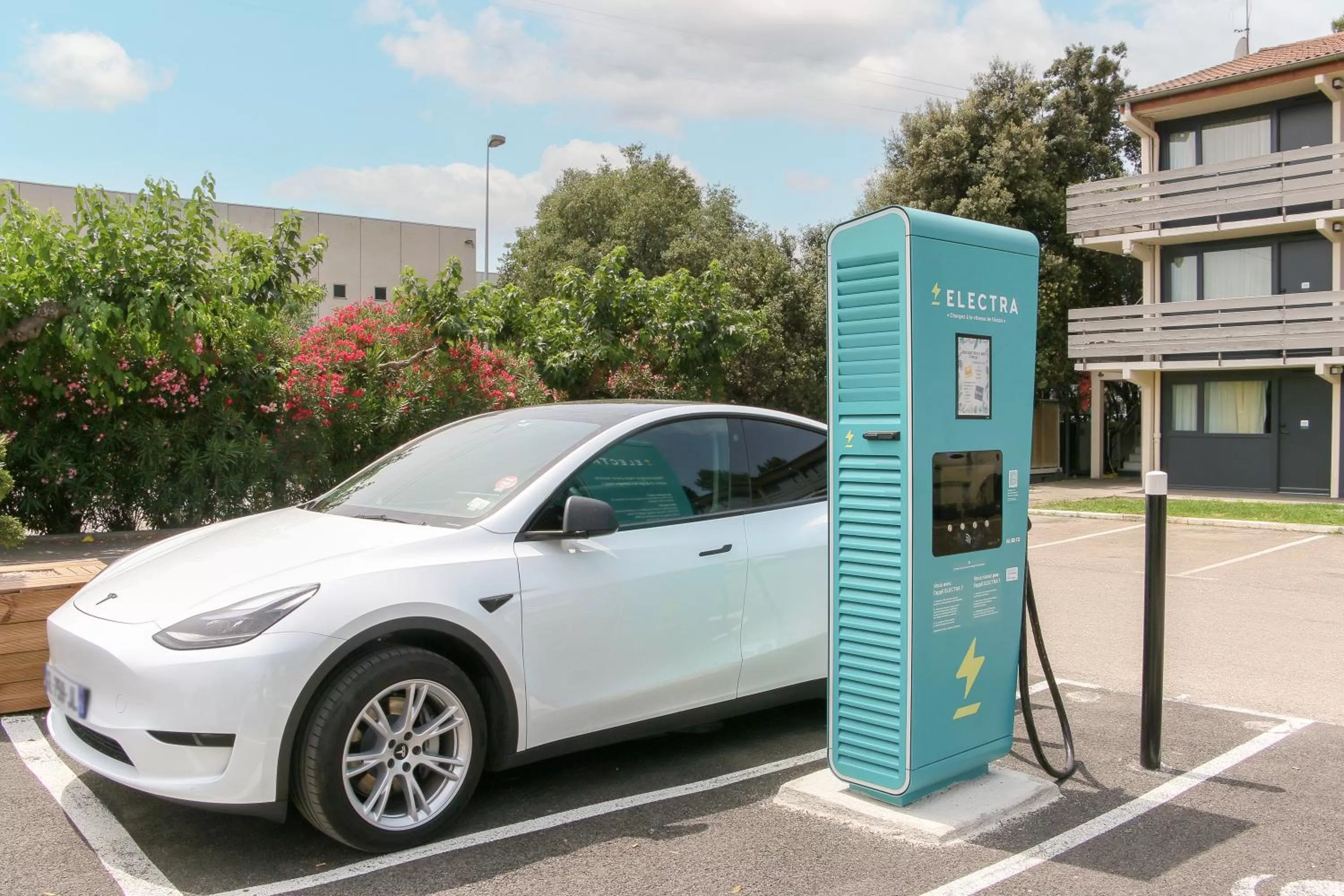 Property building in HÔTEL KYRIAD MARSEILLE - Vitrolles Aéroport
