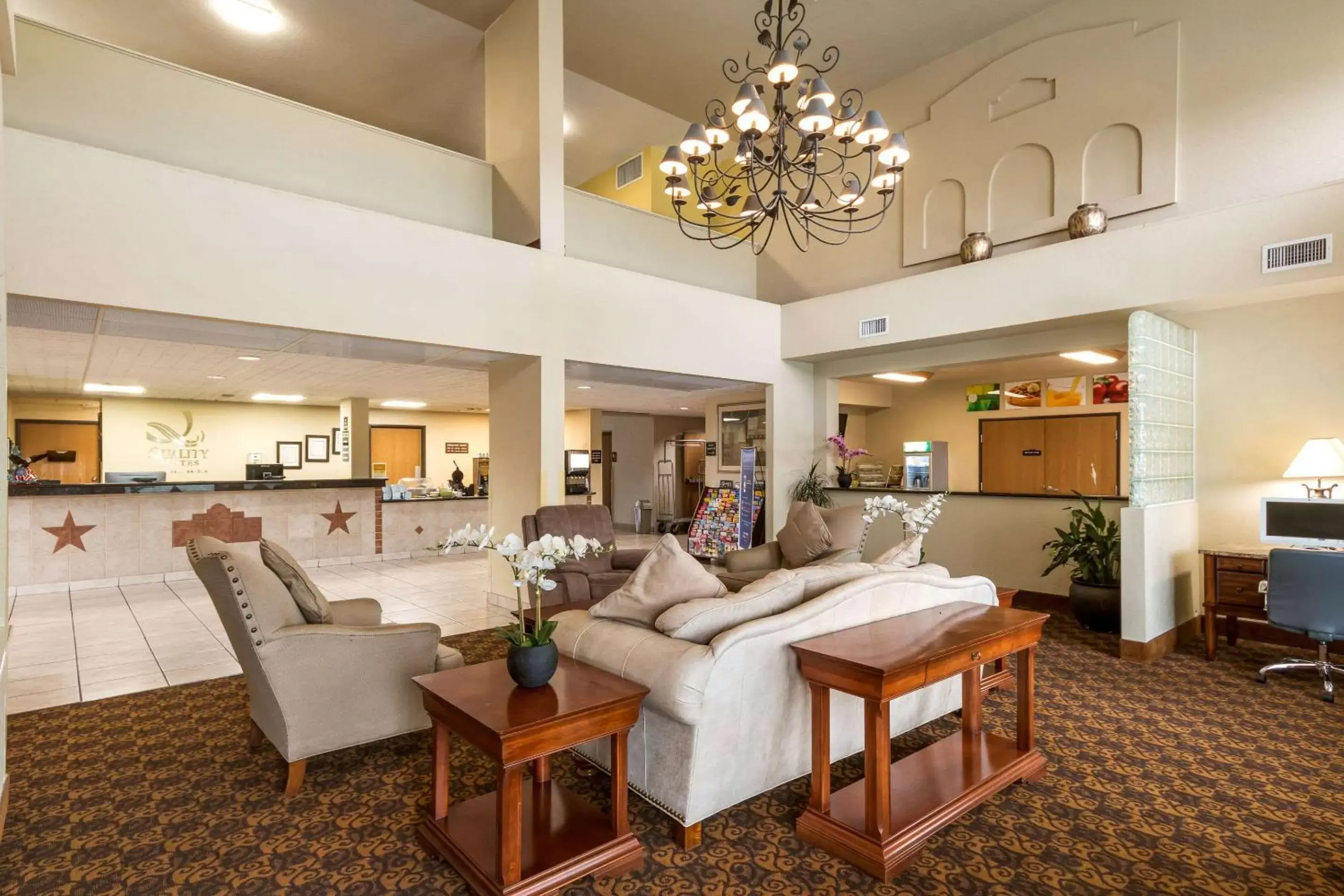 Lobby or reception in Quality Suites San Antonio