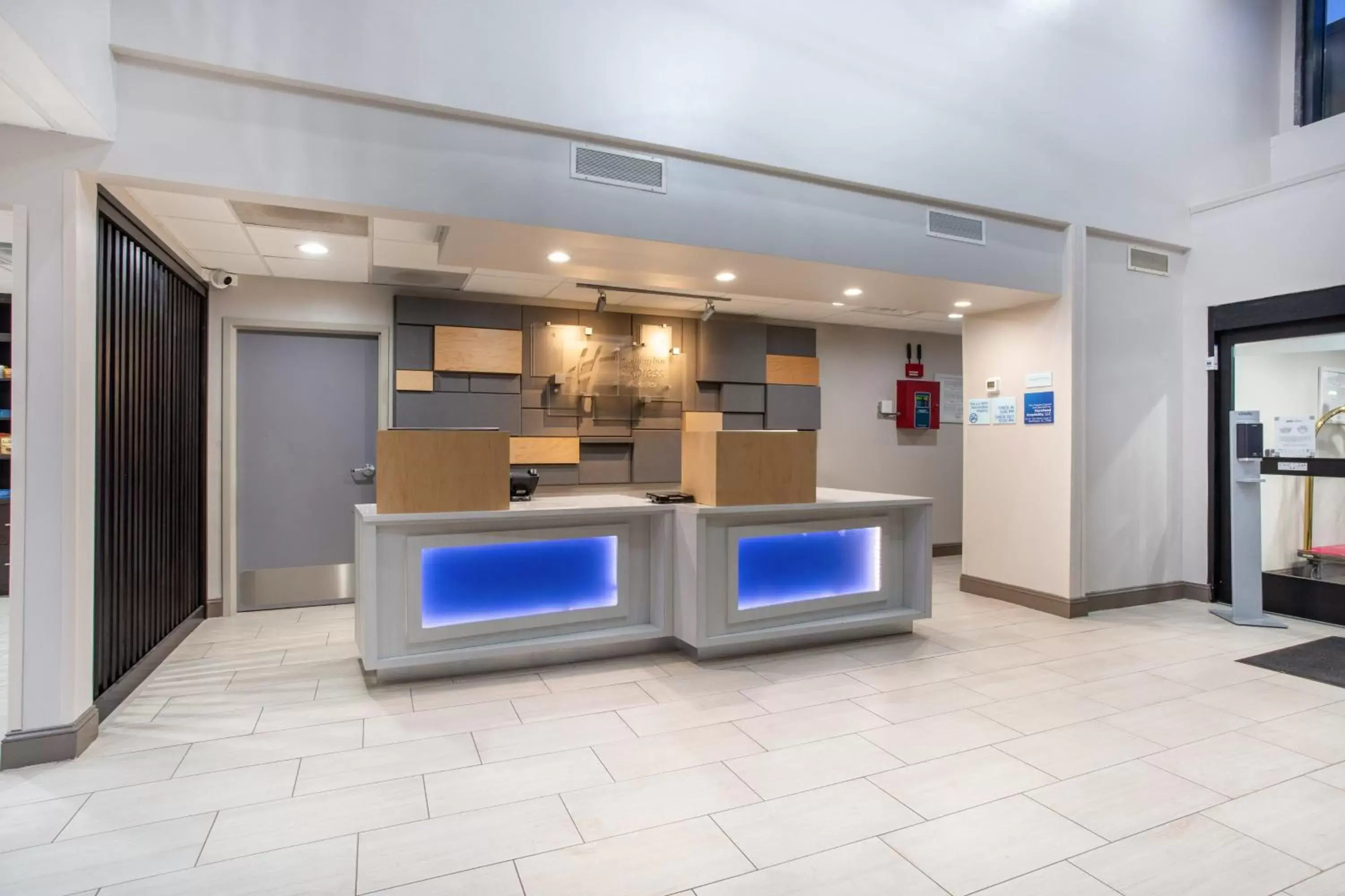Property building, Lobby/Reception in Holiday Inn Express & Suites - Morehead City, an IHG Hotel