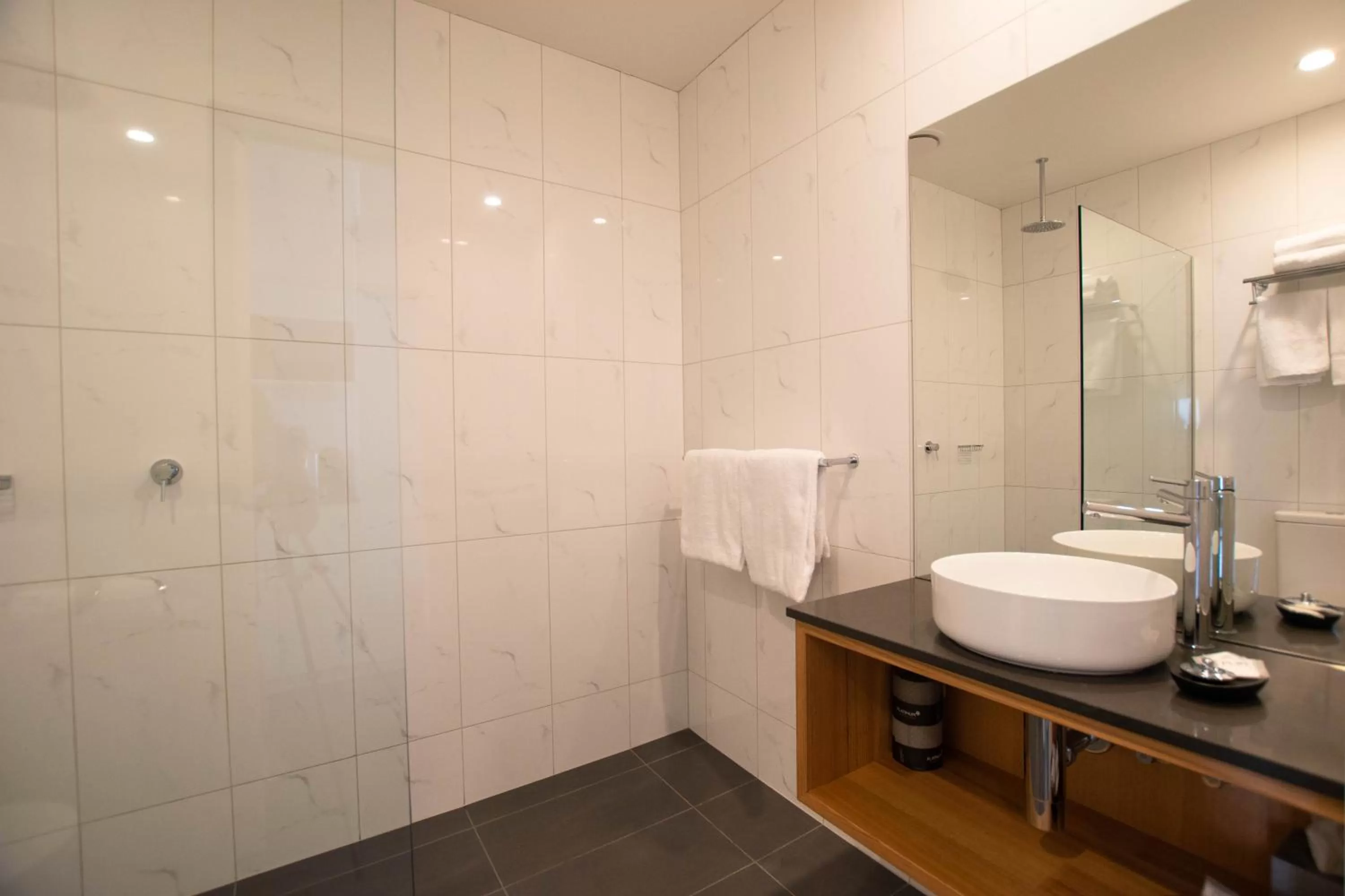 Bathroom in Bright Colonial Motel